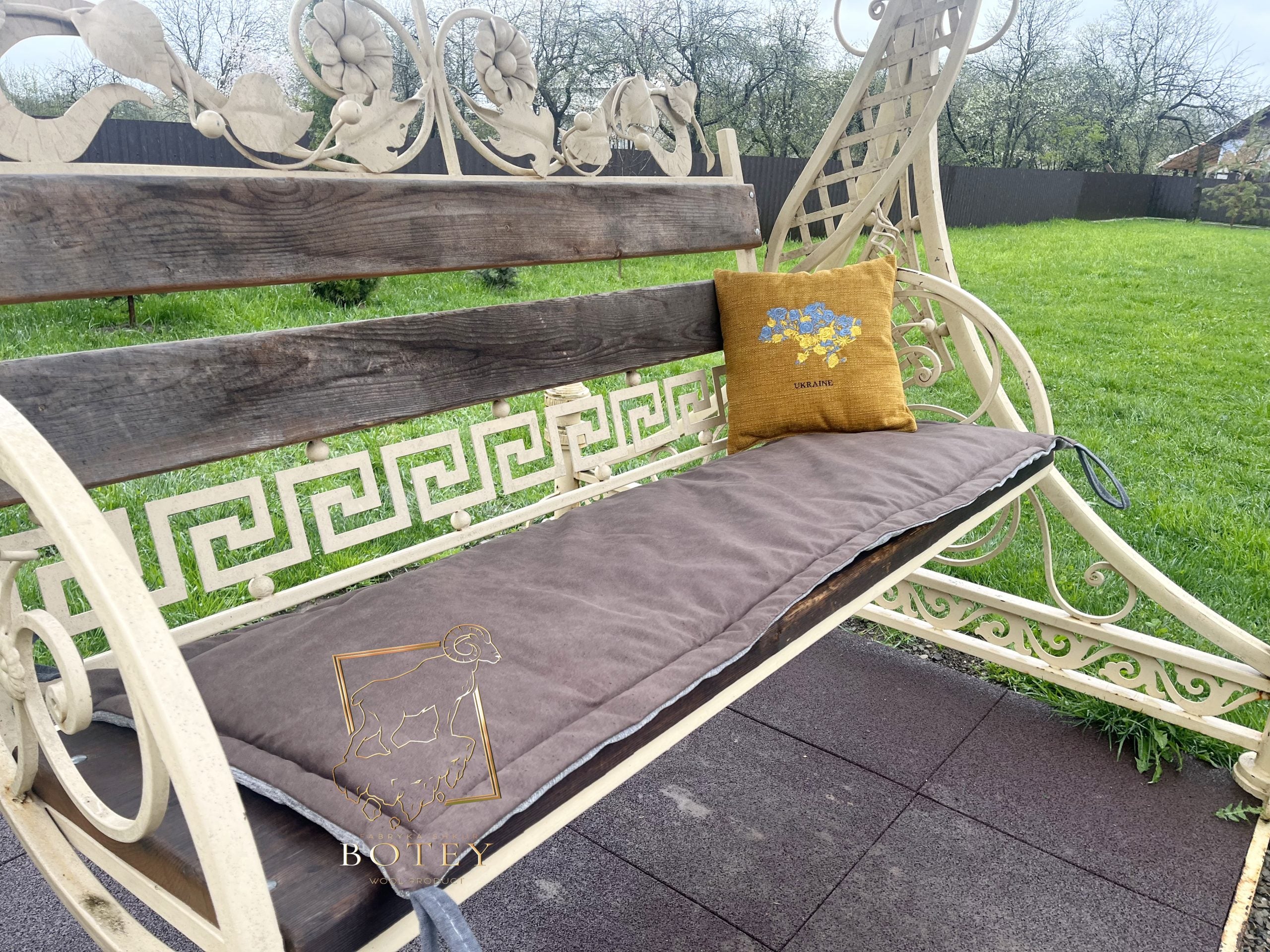Garden Furniture Cushion with Ties Brown/Grey 120×50 cm – Outdoor Seat Pad