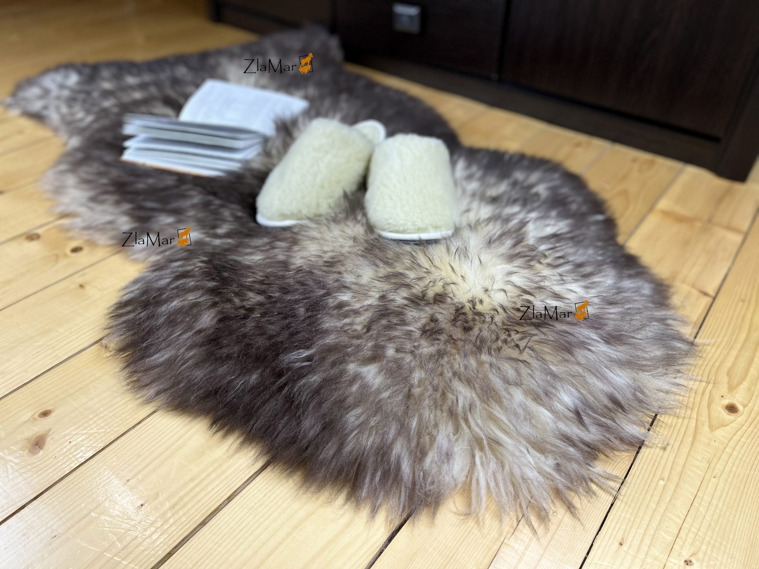 White Sheepskin with Black-Tipped Wool 120×70 cm – Natural Rug