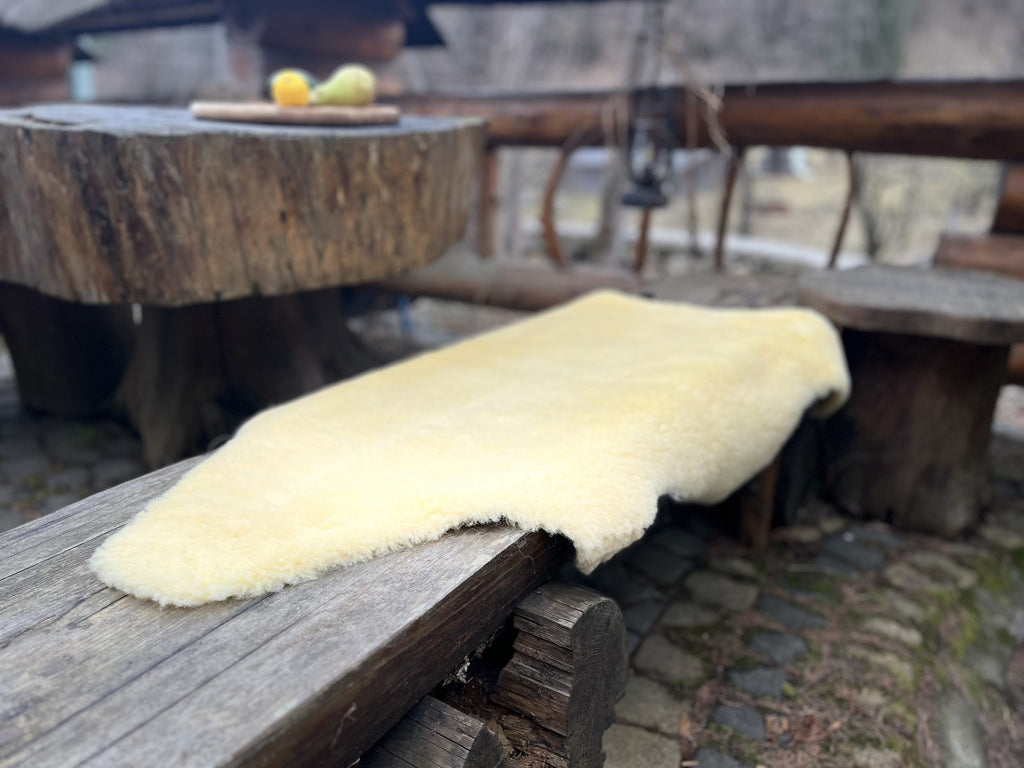 Lemon Dyed Short Wool Sheepskin 110×65 cm – Natural Rug