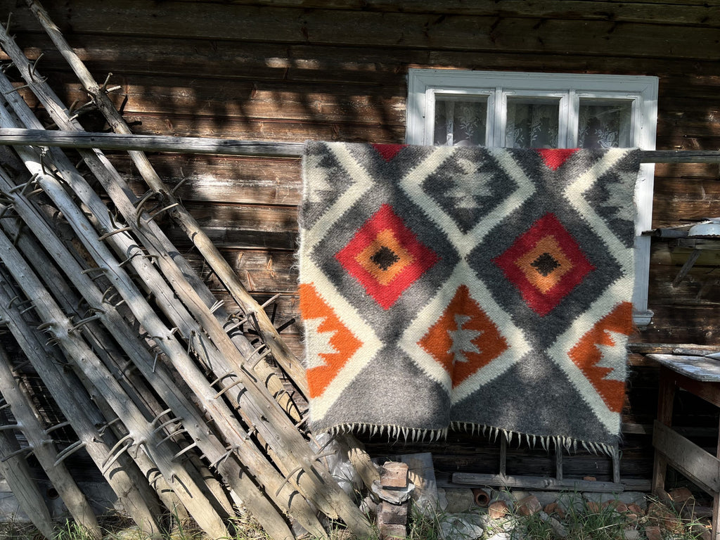 Carpathian Wool Blanket “Scandinavian” 150×200 cm – Premium Handmade Natural Wool
