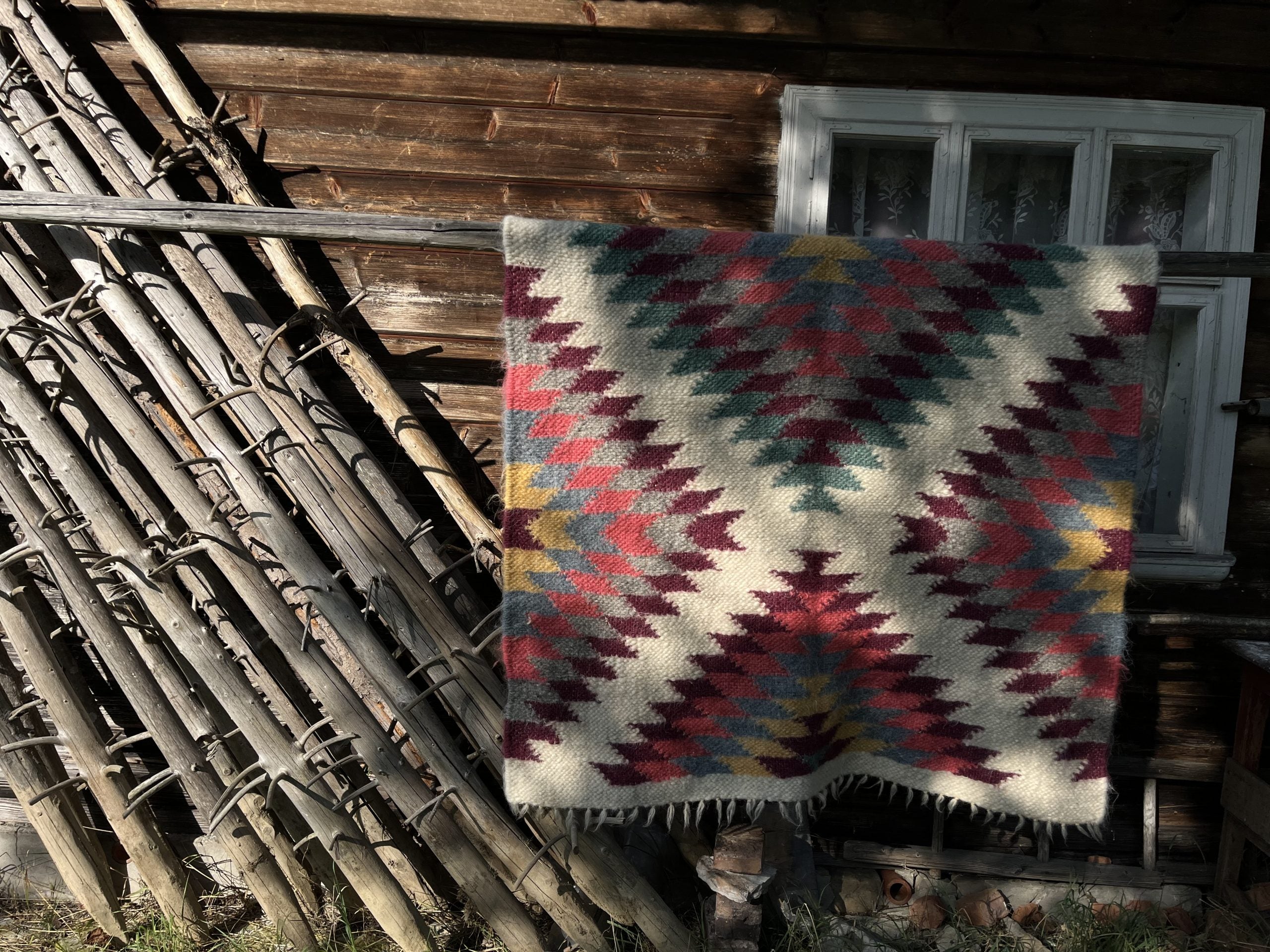 Carpathian Wool Blanket “Feather Bordeaux” 150×210 cm – Premium Handmade Natural Wool