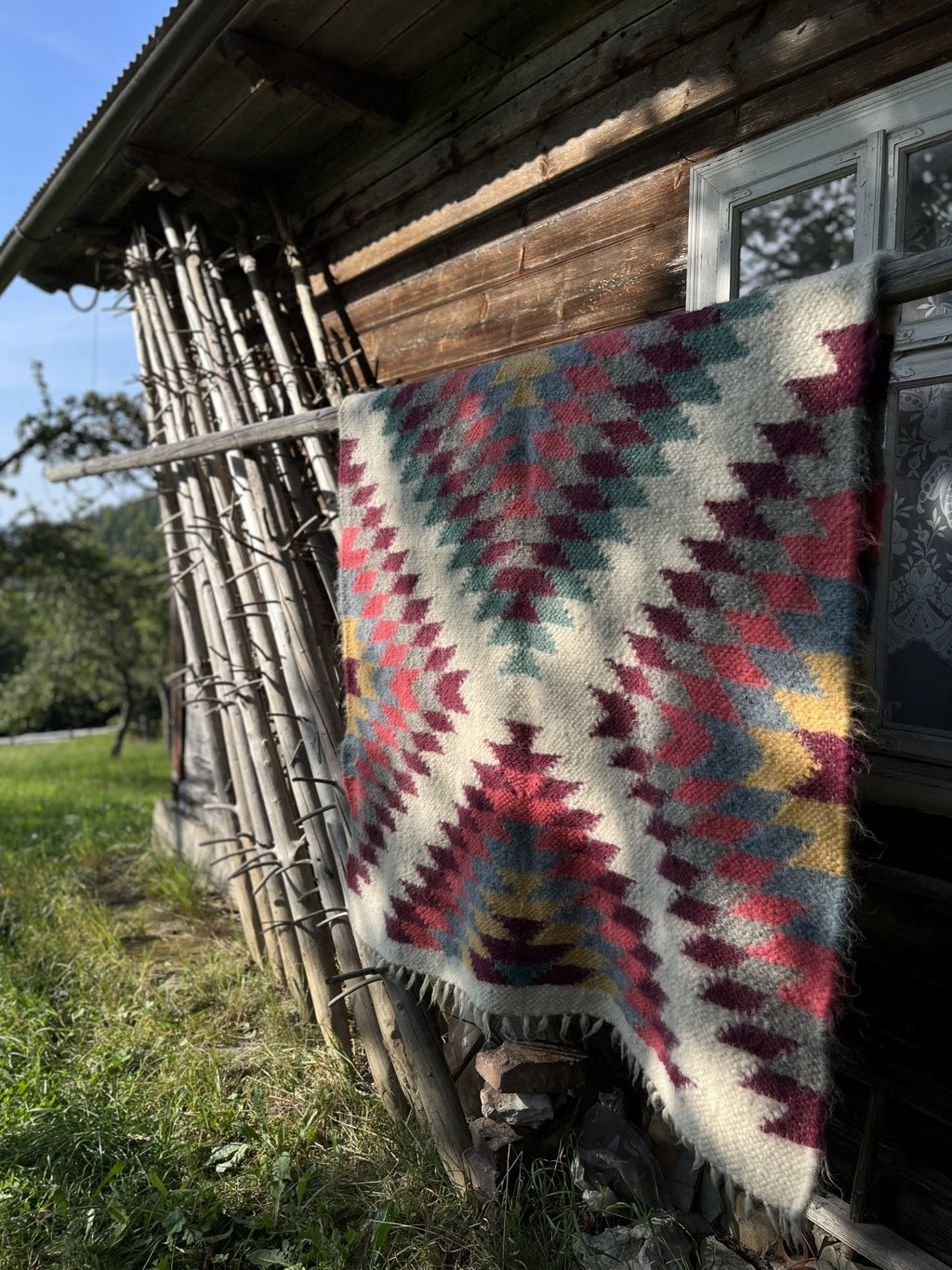 Carpathian Wool Blanket “Feather Bordeaux” 150×210 cm – Premium Handmade Natural Wool