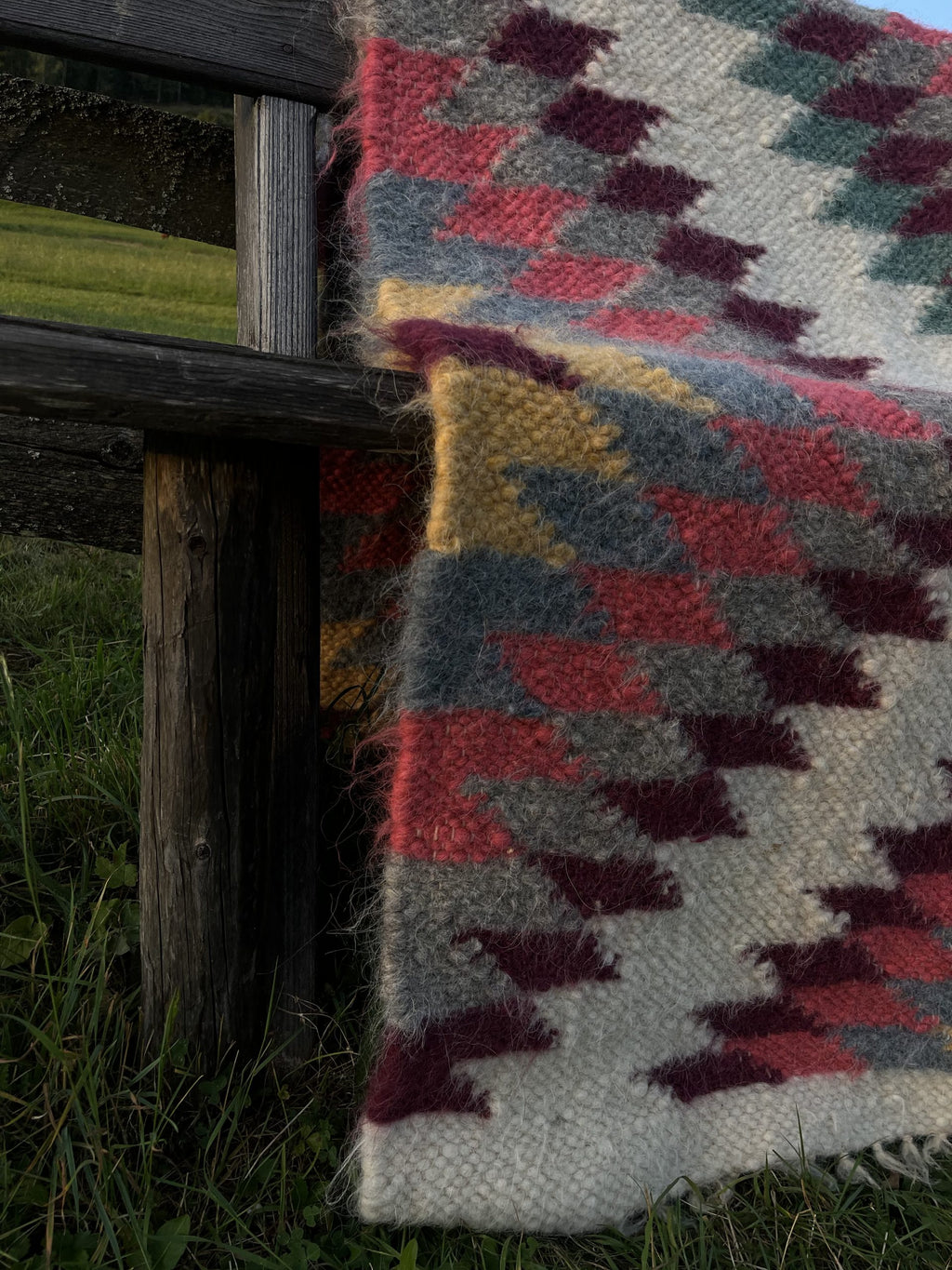 Carpathian Wool Blanket “Feather Bordeaux” 150×210 cm – Premium Handmade Natural Wool