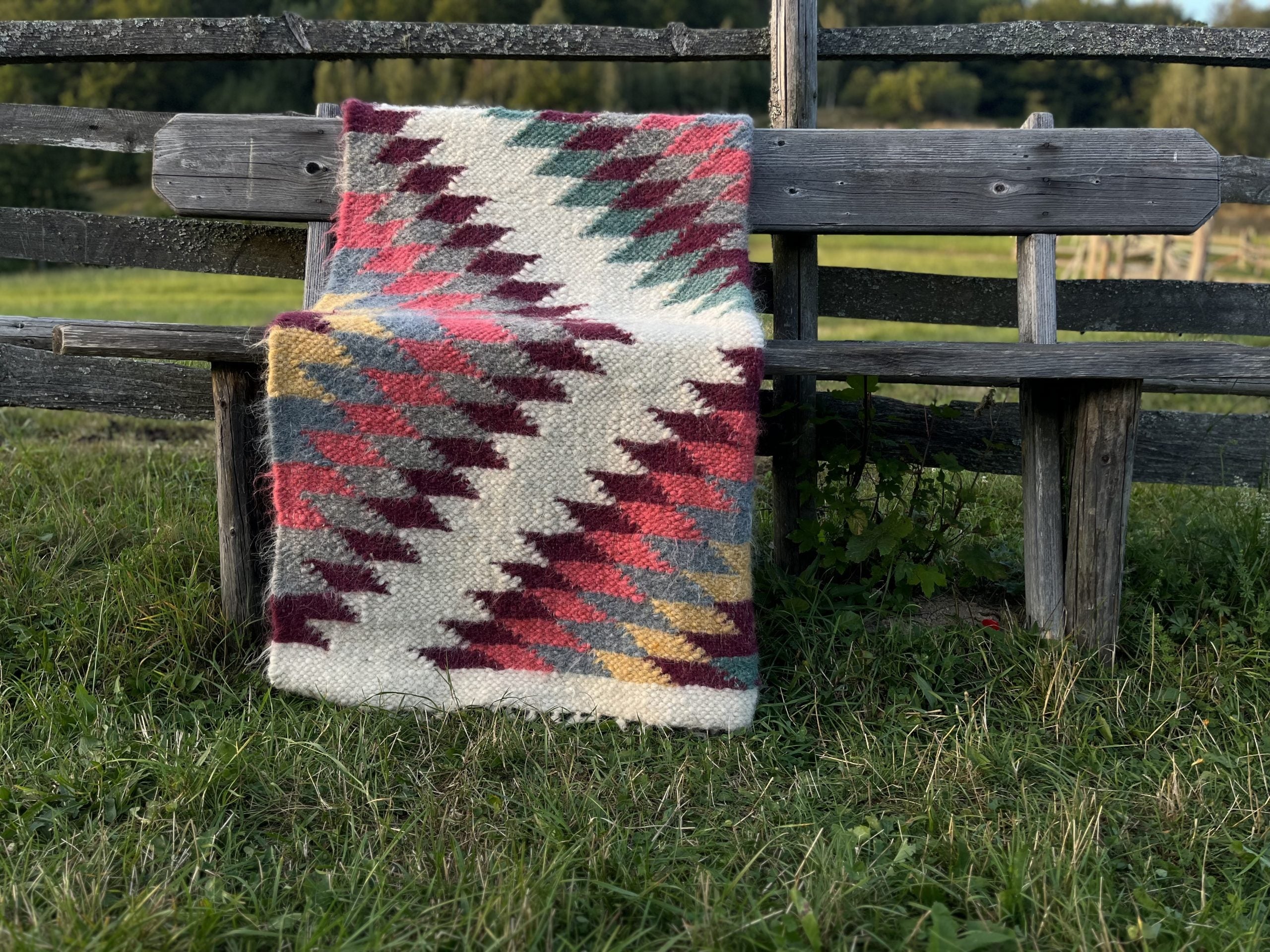 Carpathian Wool Blanket “Feather Bordeaux” 150×210 cm – Premium Handmade Natural Wool