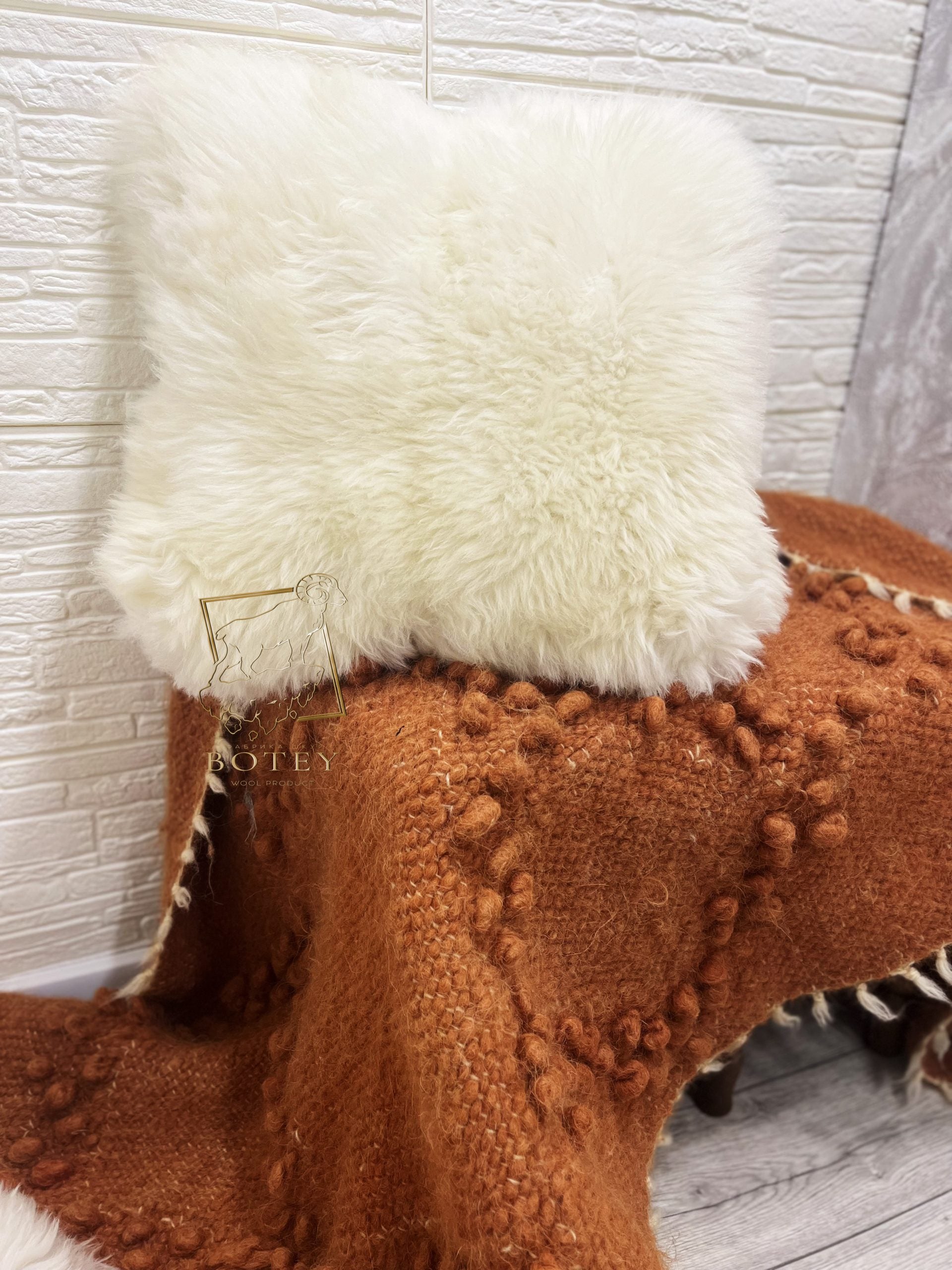 Handmade Sheepskin Pillow 45×45 cm – Natural Fur Cushion