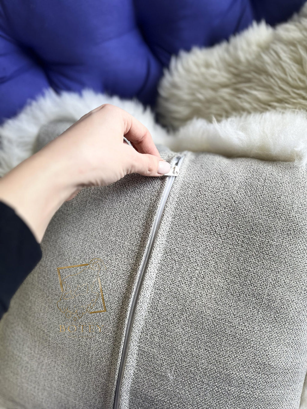 Handmade Short-Hair Sheepskin Pillow 35×35 cm – Natural Fur Cushion