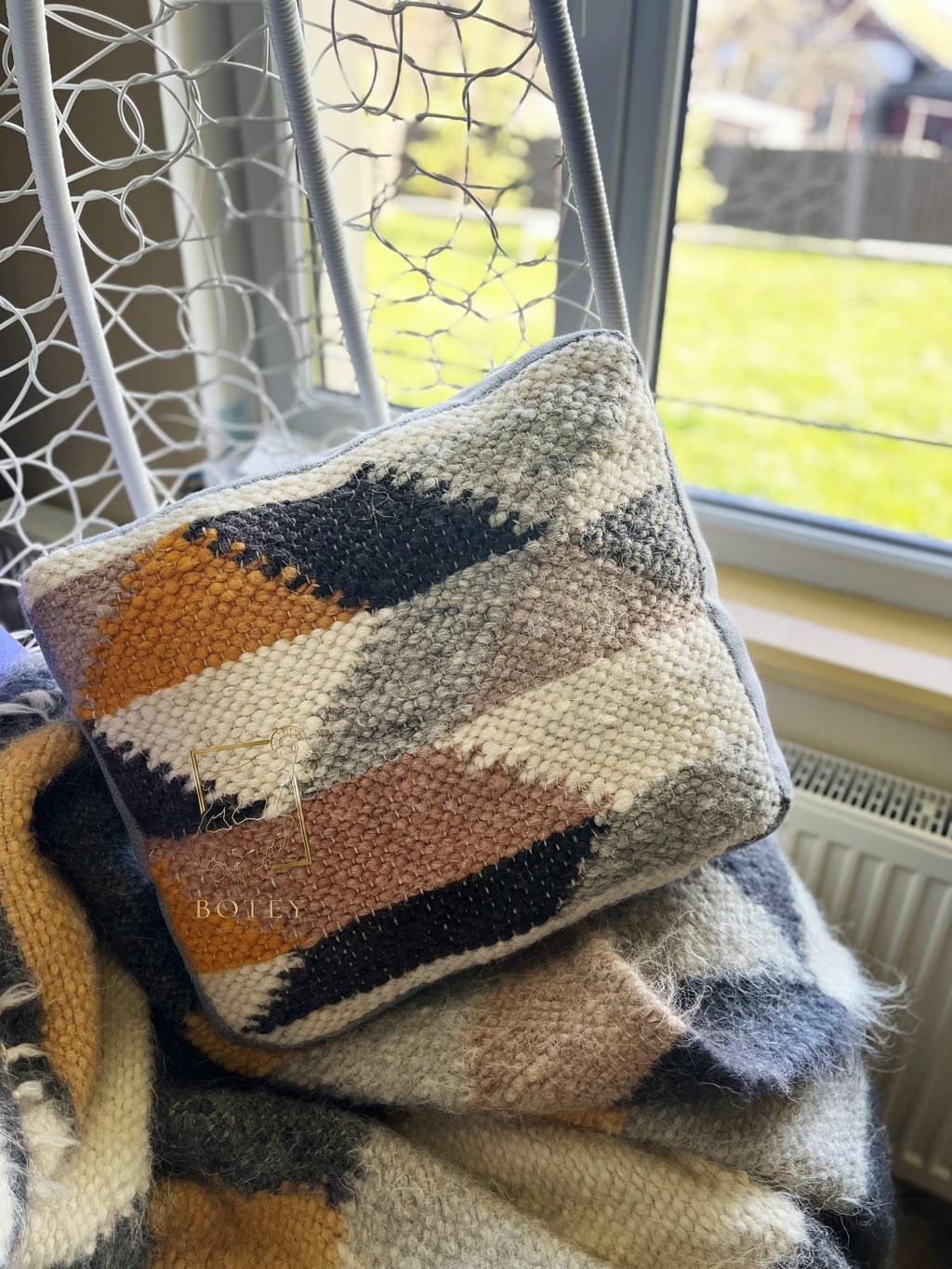 Decorative Wool Cushion “Modern” 45×45 cm – Handmade | BOTEY