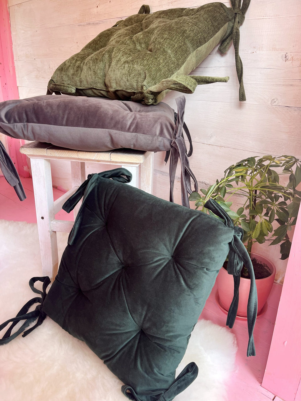Emerald Velvet Chair Cushion 35×35 cm – Soft Seat Pad with Ties