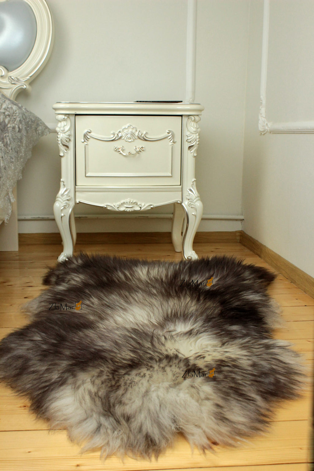 White Sheepskin with Black-Tipped Wool 120×70 cm – Natural Rug