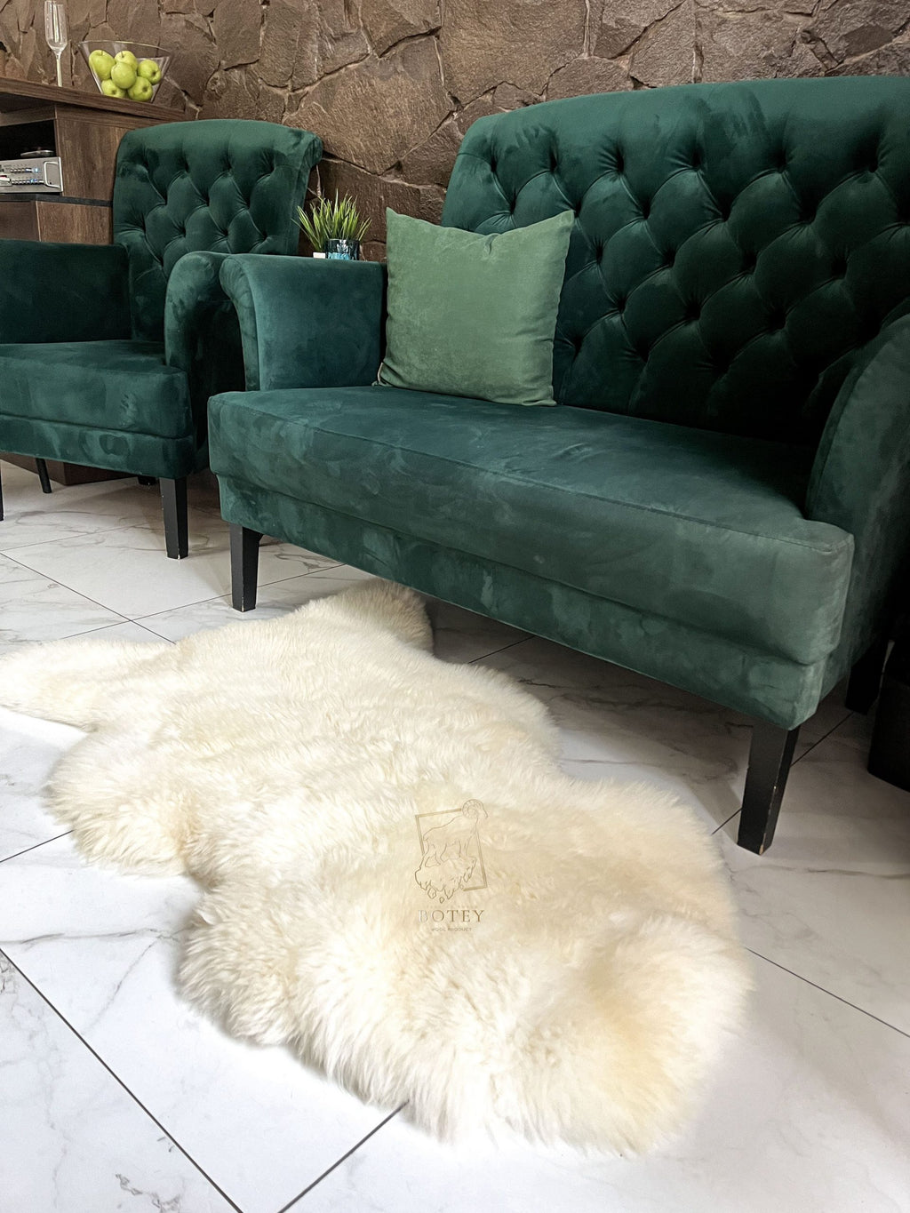 White Sheepskin Rug 110×65 cm – Natural Wool Hide