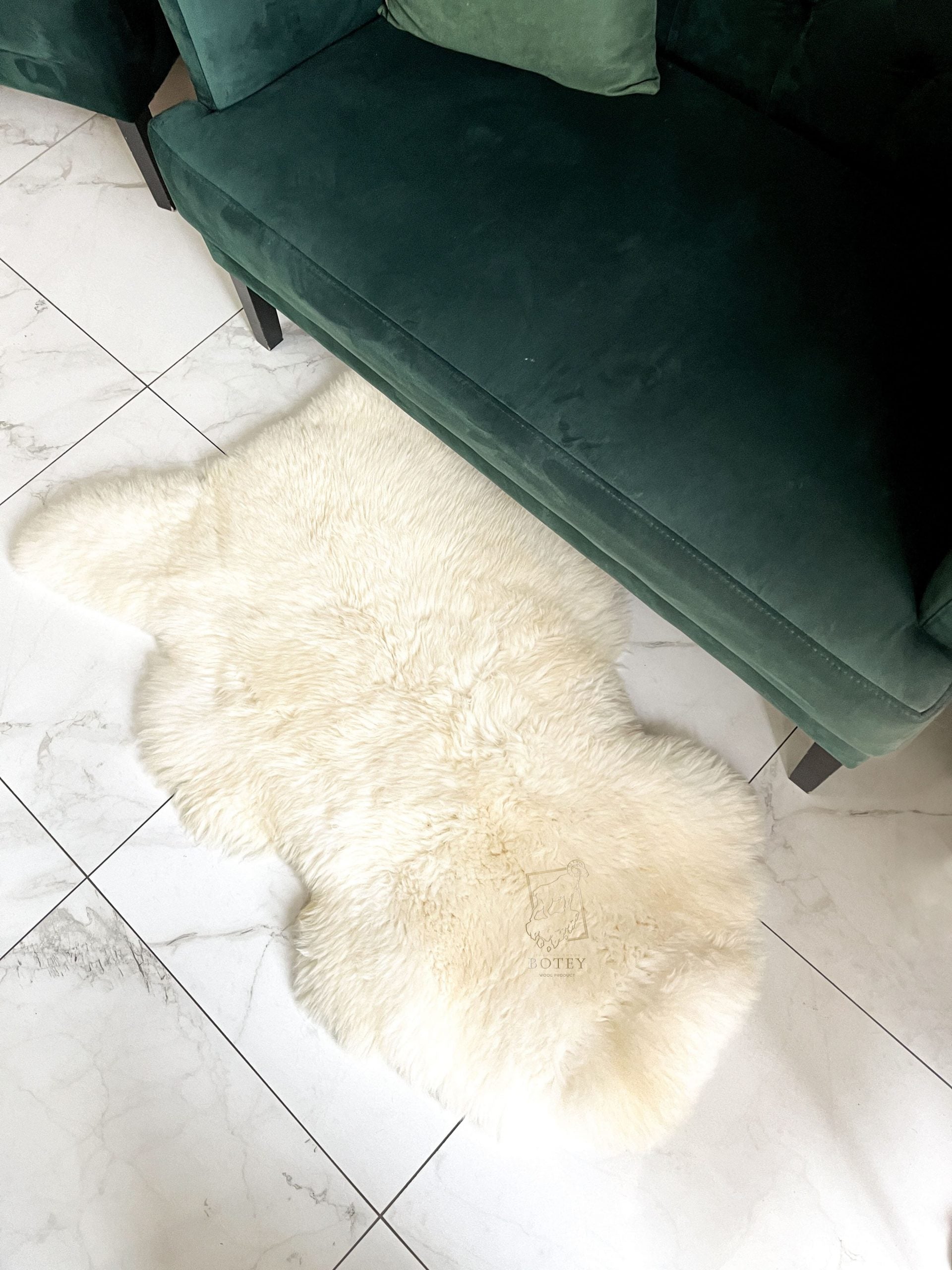 White Sheepskin Rug 110×65 cm – Natural Wool Hide