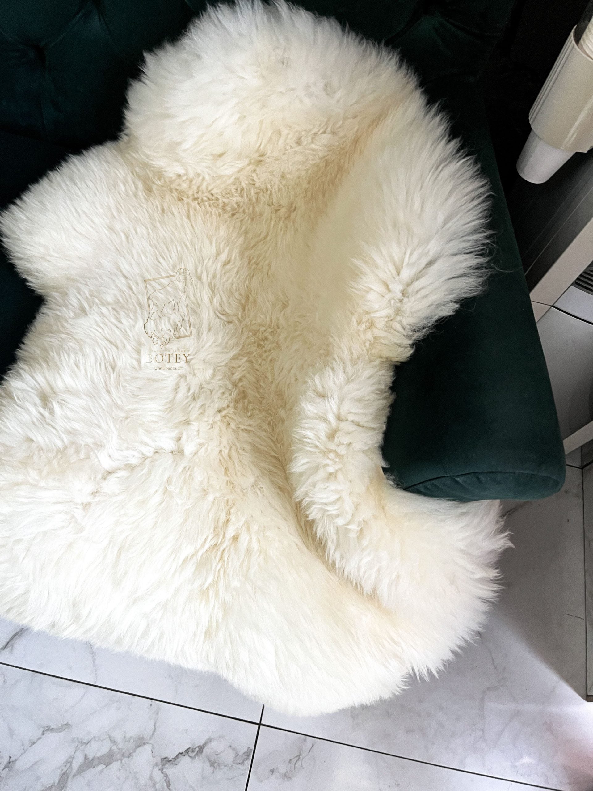 White Sheepskin Rug 110×65 cm – Natural Wool Hide