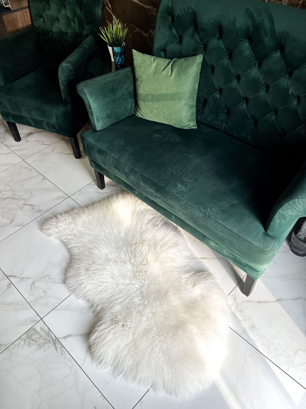 White Sheepskin Rug LUX New Zealand 120×70 cm – Premium Long Wool Hide
