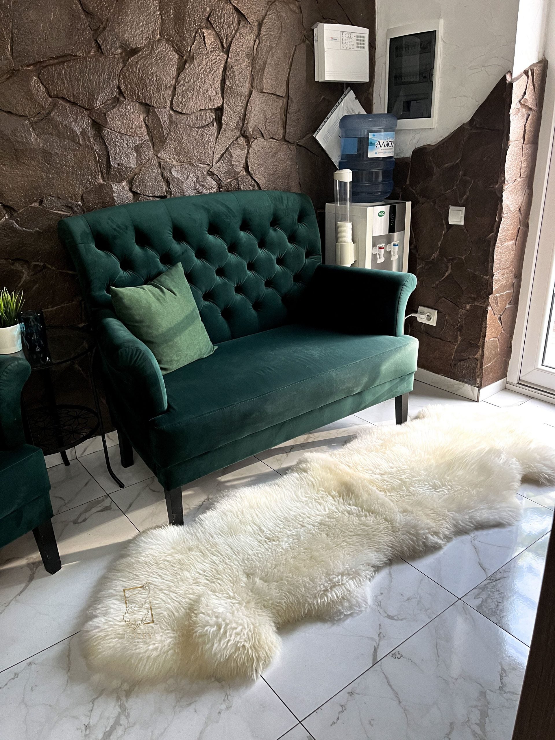 Natural White Sheepskin Rug Double (200×70 cm) – Soft Luxury Fur Carpet