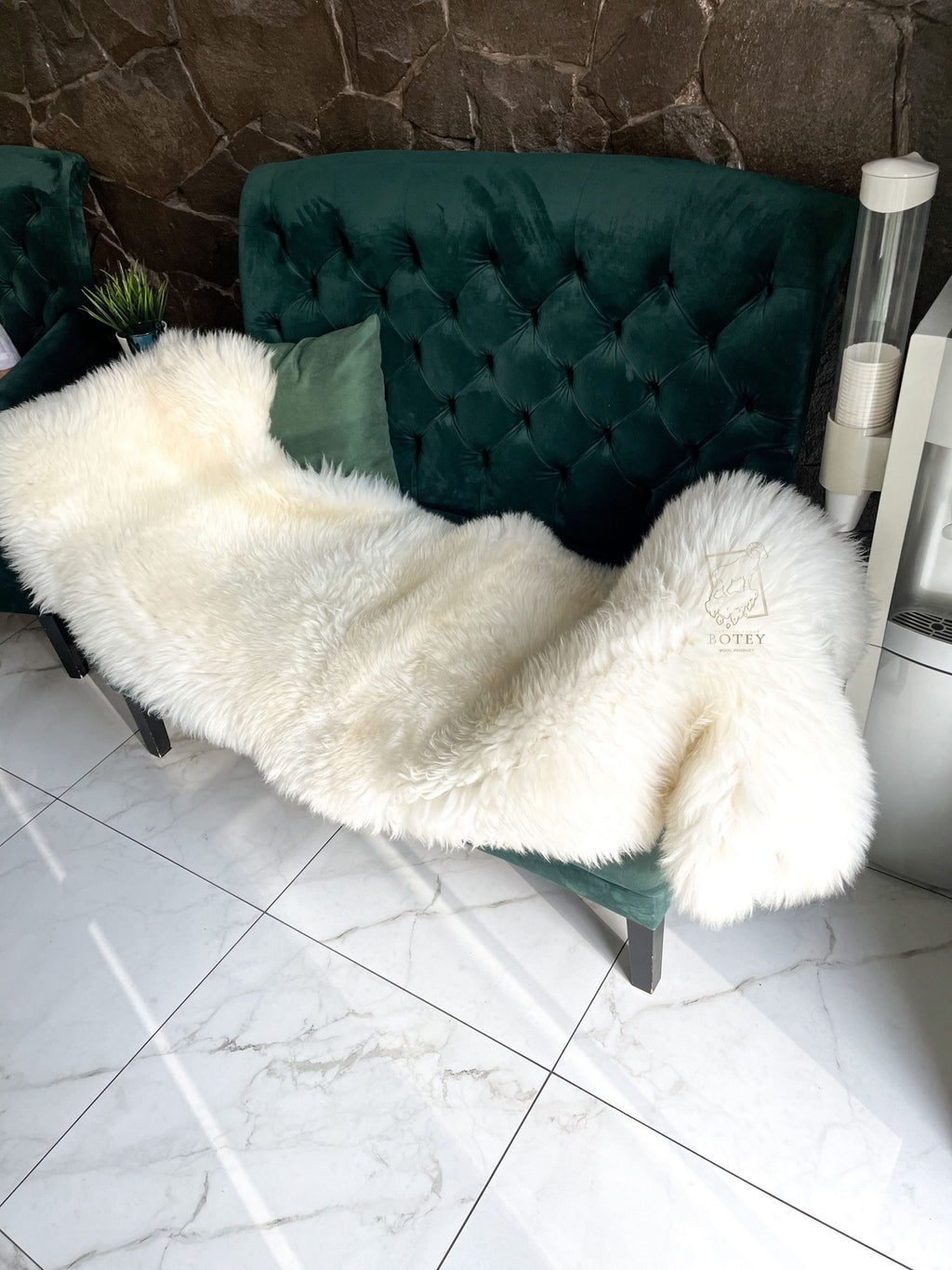 Natural White Sheepskin Rug Double (200×70 cm) – Soft Luxury Fur Carpet