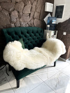 Natural White Sheepskin Rug Double (200×70 cm) – Soft Luxury Fur Carpet