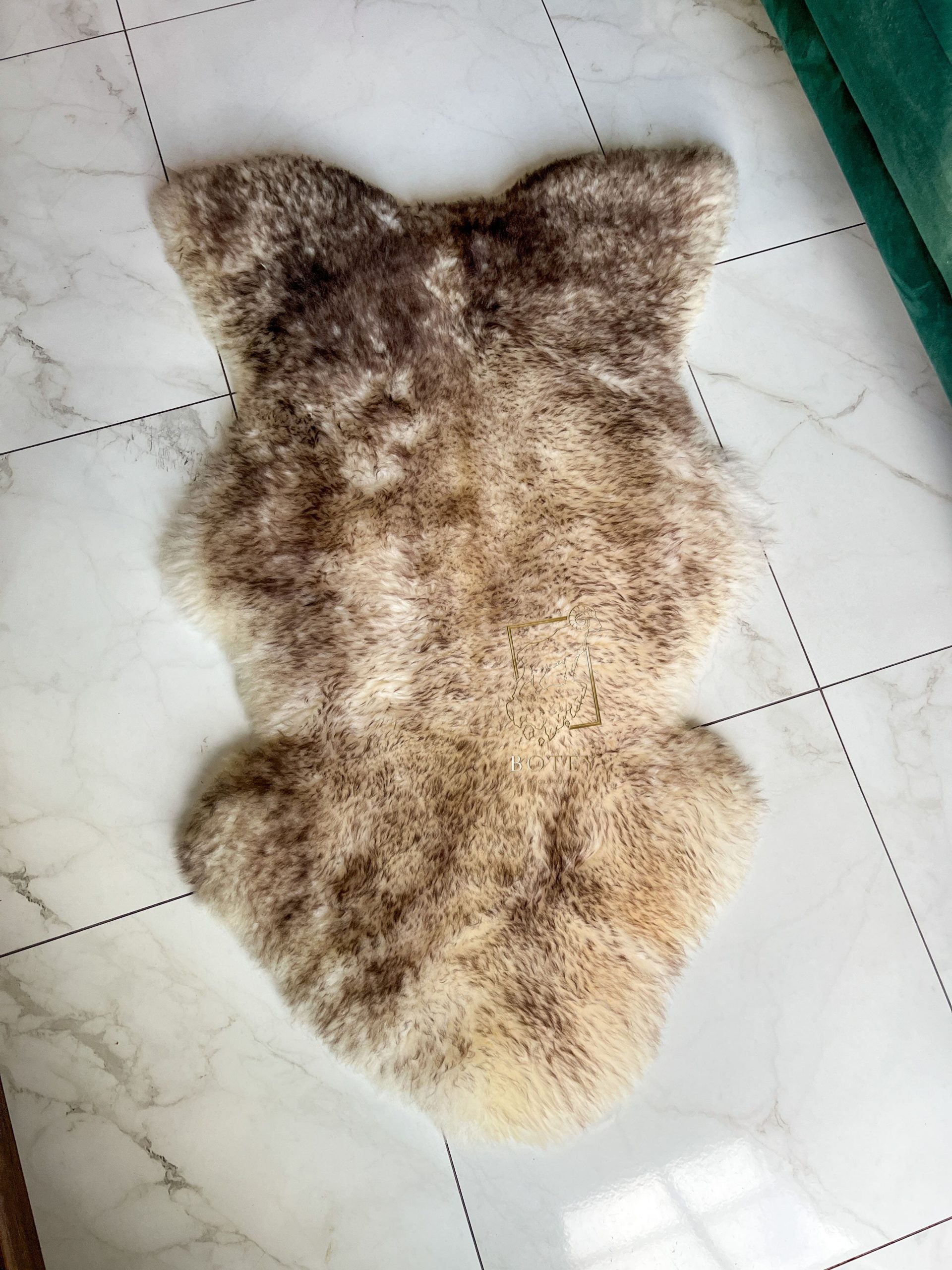 White Sheepskin with Ash-Tipped Wool 120×70 cm – Natural Rug