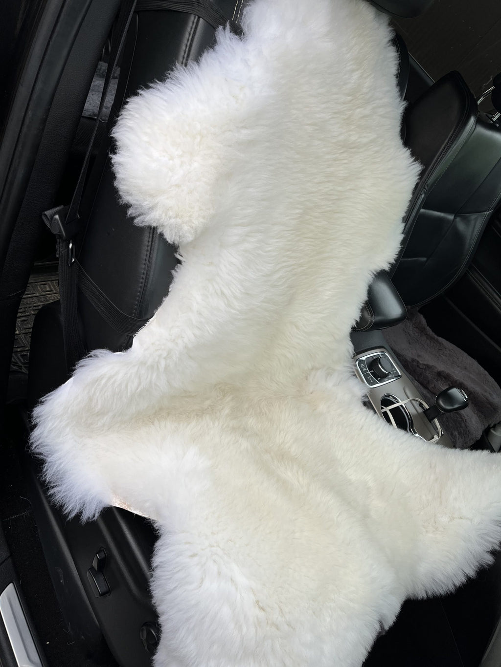 White Sheepskin Car Seat Cover 120×65 cm – Natural Fur