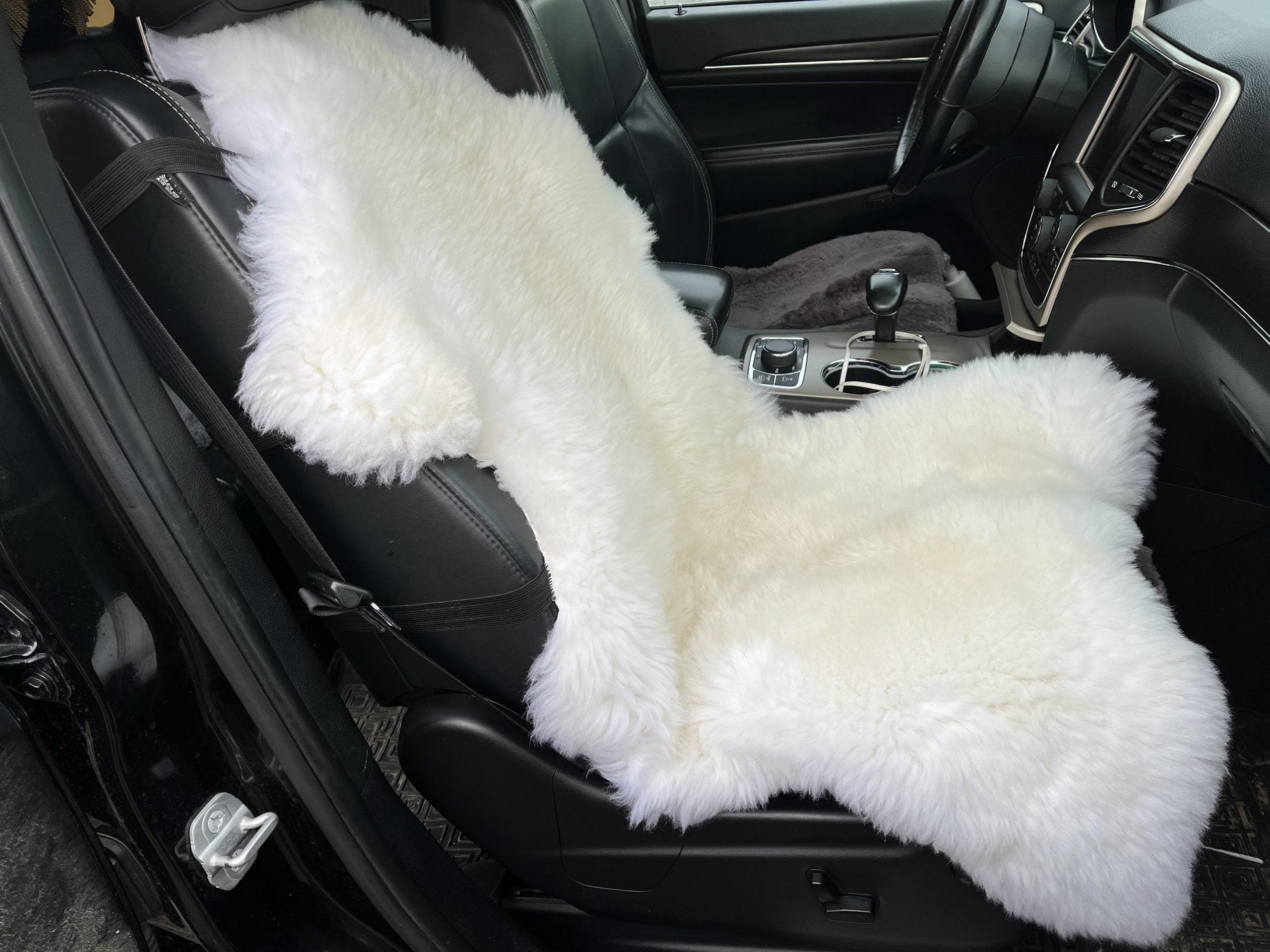 White Sheepskin Car Seat Cover 120×65 cm – Natural Fur