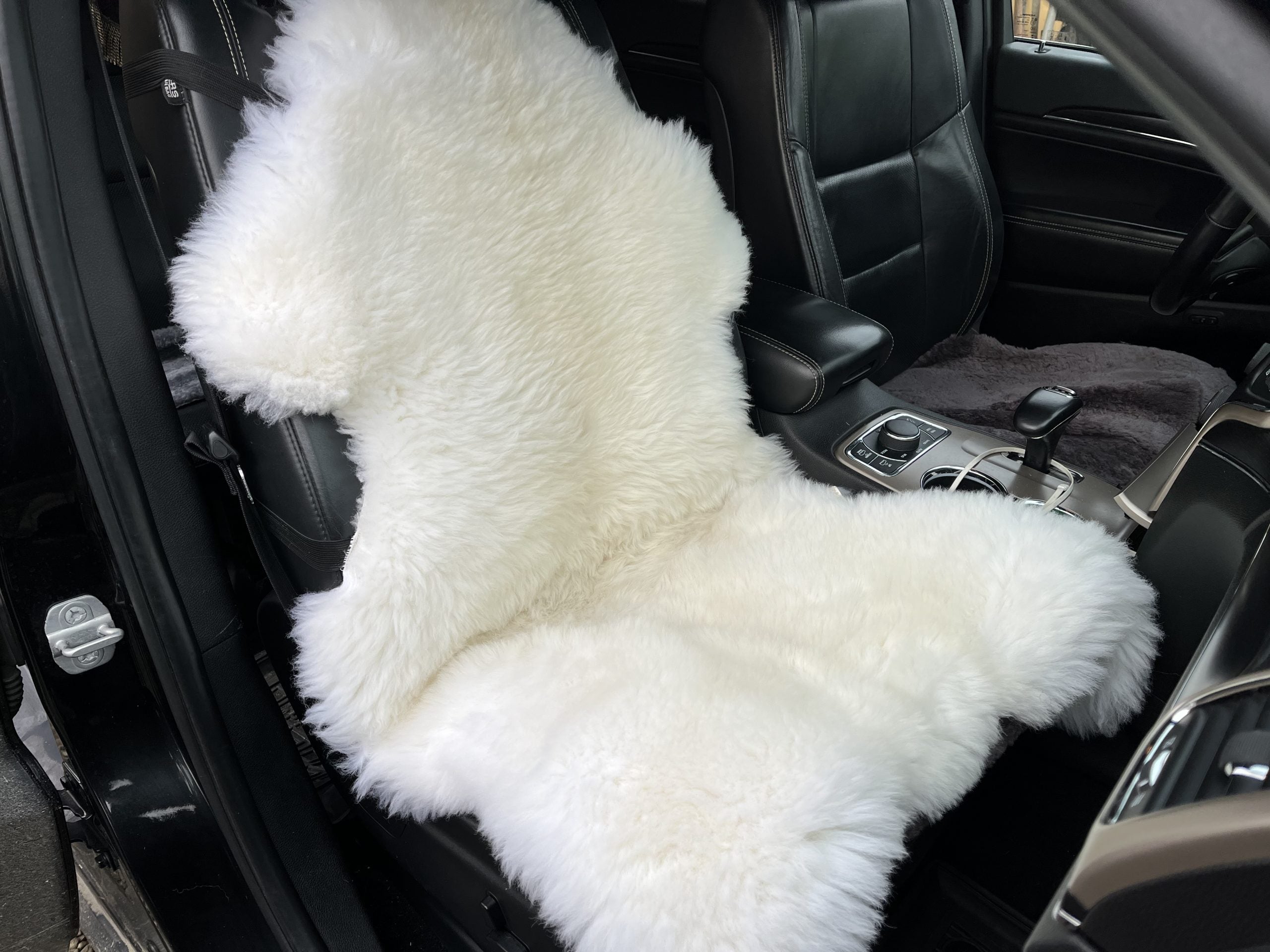 White Sheepskin Car Seat Cover 120×65 cm – Natural Fur