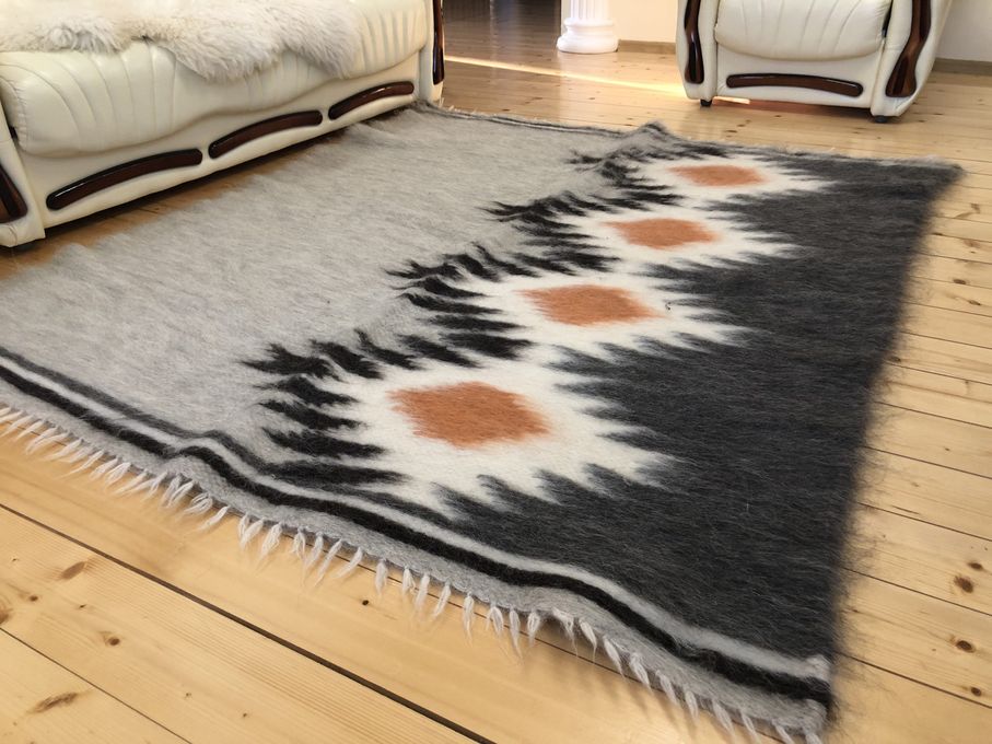 Carpathian Wool Blanket “Sun” 180×210 cm – Premium Handmade Natural Wool