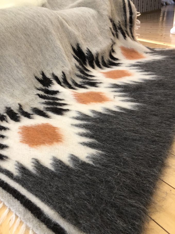 Carpathian Wool Blanket “Sun” 180×210 cm – Premium Handmade Natural Wool