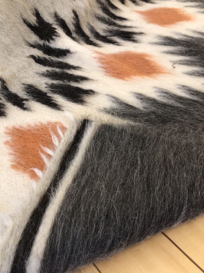 Carpathian Wool Blanket “Sun” 180×210 cm – Premium Handmade Natural Wool