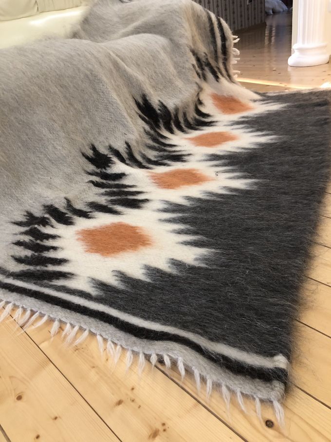 Carpathian Wool Blanket “Sun” 180×210 cm – Premium Handmade Natural Wool