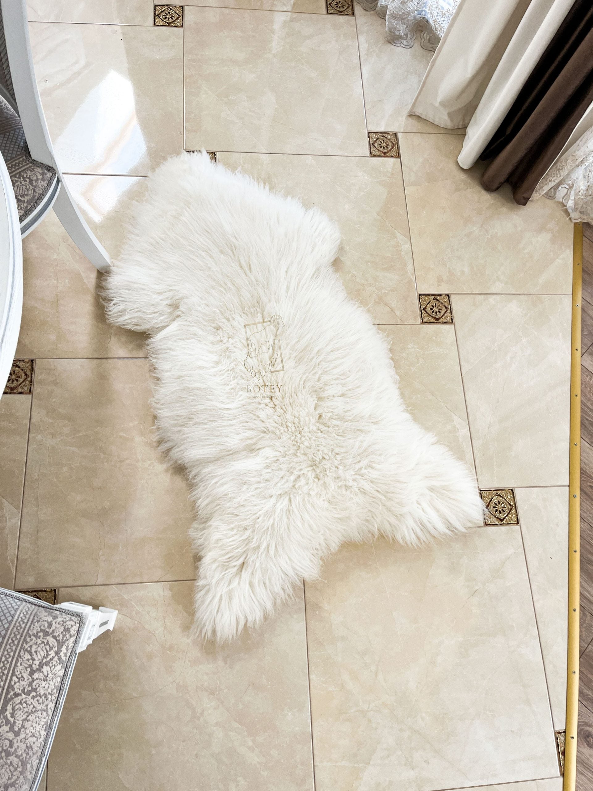 White Sheepskin Rug Long Wool 130×75 cm – Natural Hide