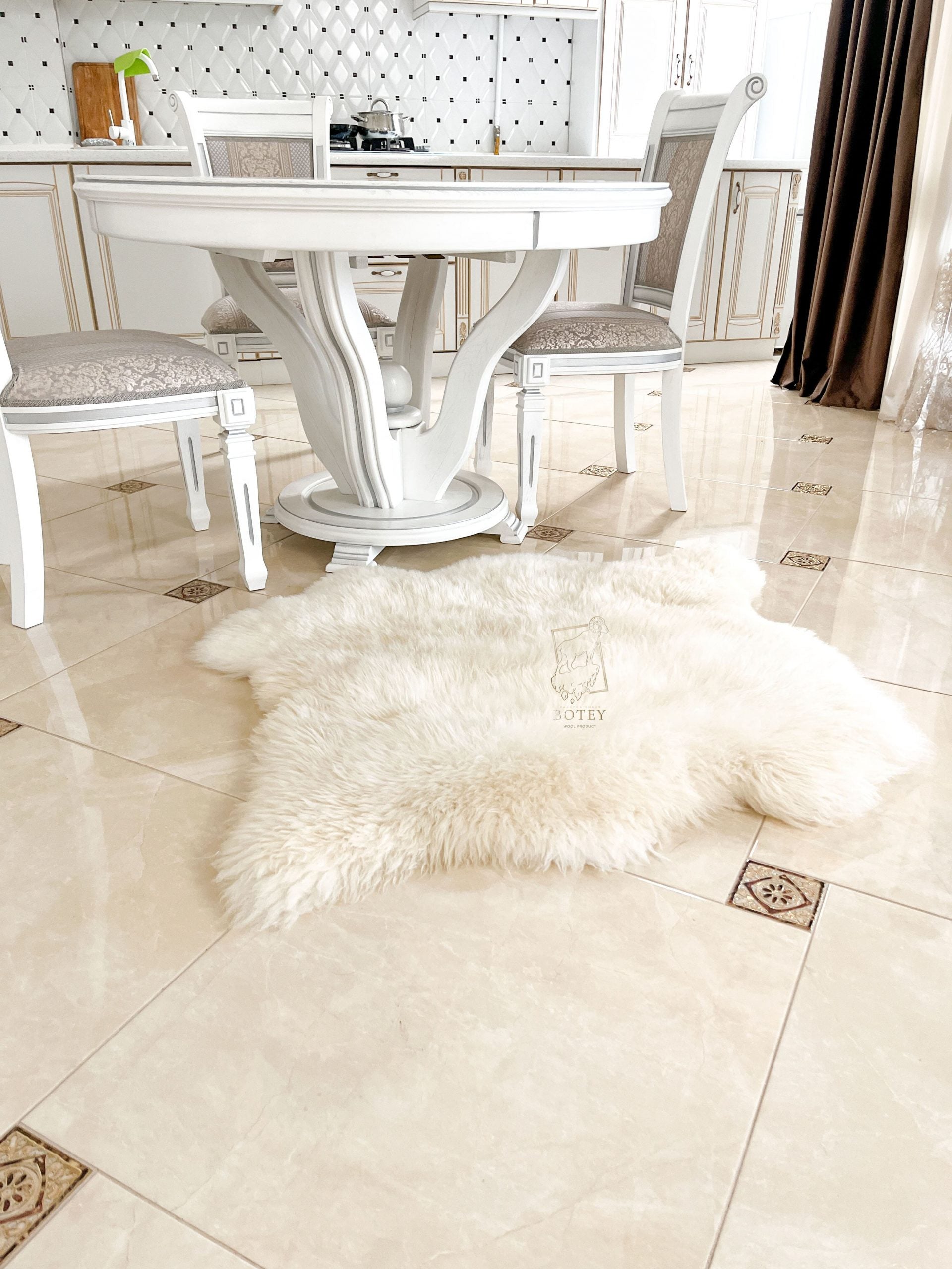 Wide Sheepskin Rug 2-in-1 (110×100 cm) – Natural White Fur Carpet