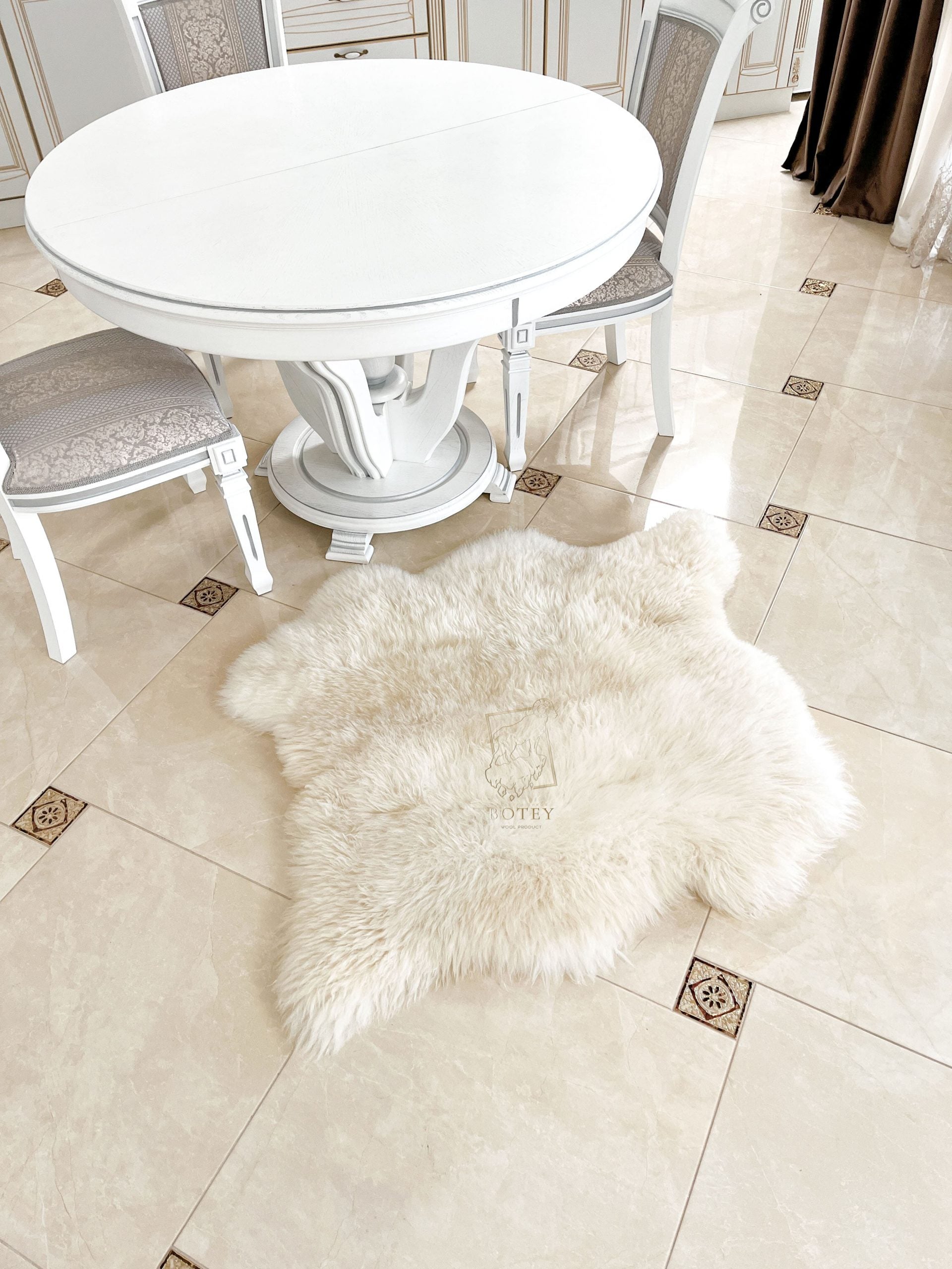 Wide Sheepskin Rug 2-in-1 (110×100 cm) – Natural White Fur Carpet