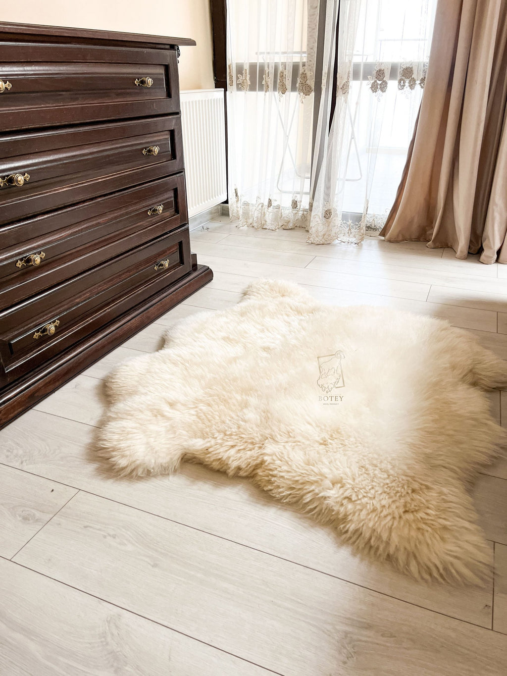 Wide Sheepskin Rug 2-in-1 (110×100 cm) – Natural White Fur Carpet
