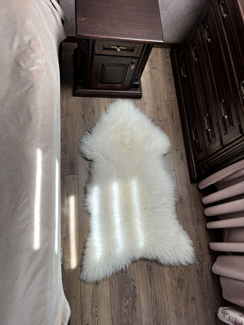 White Sheepskin “Snow White” 130×70 cm – Premium Long Wool Hide