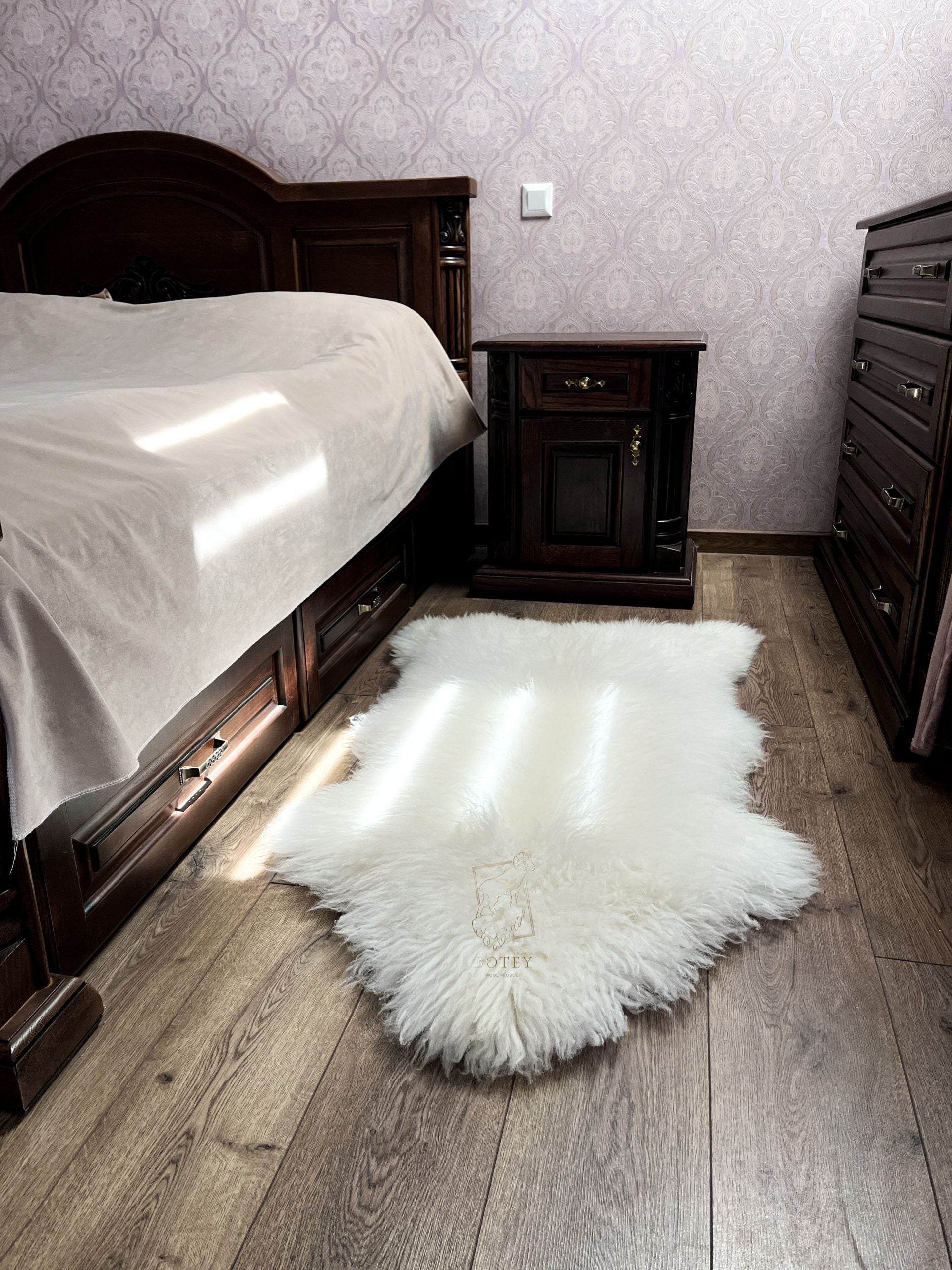 White Sheepskin “Snow White” 130×70 cm – Premium Long Wool Hide