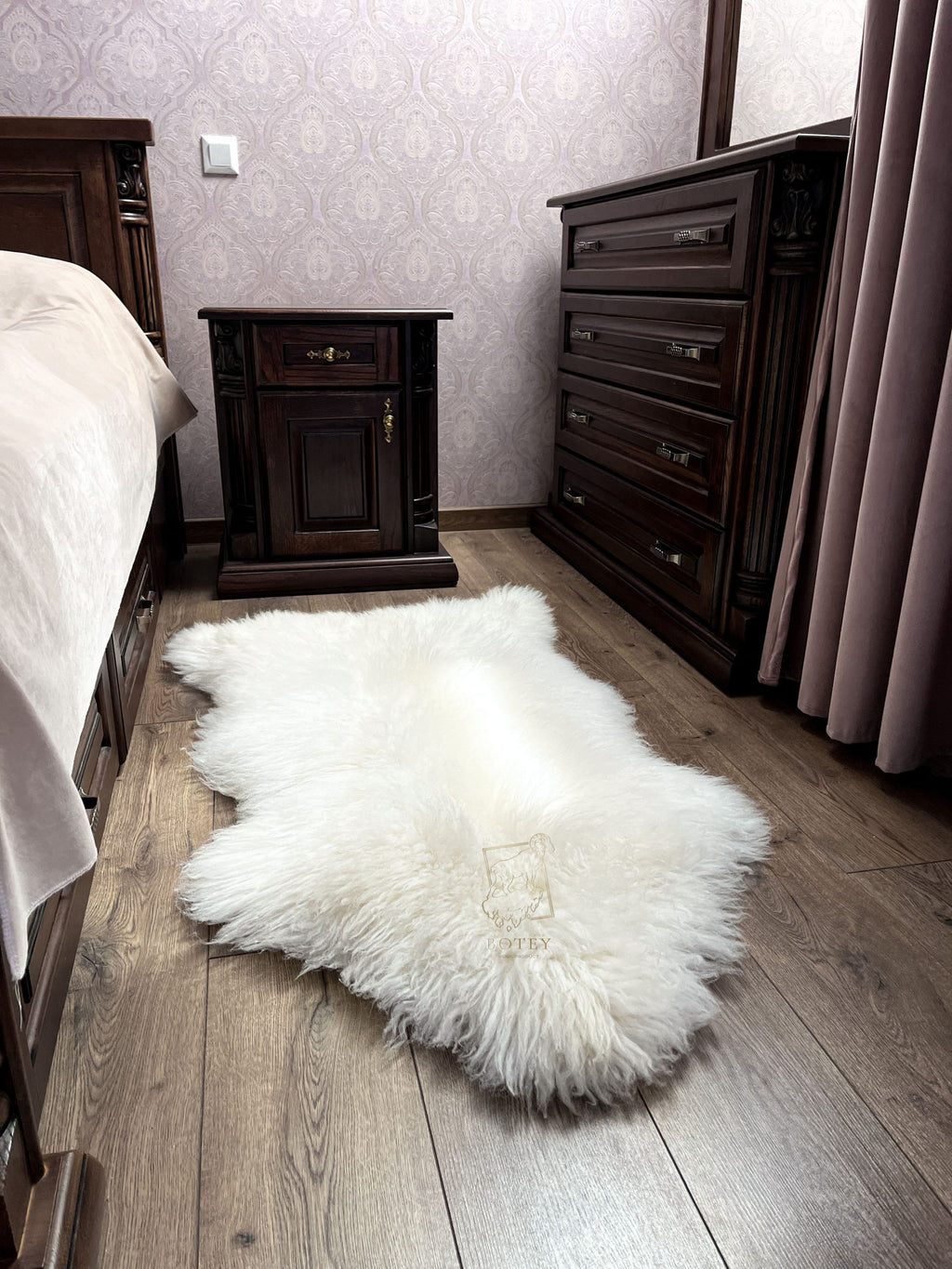 White Sheepskin “Snow White” 130×70 cm – Premium Long Wool Hide