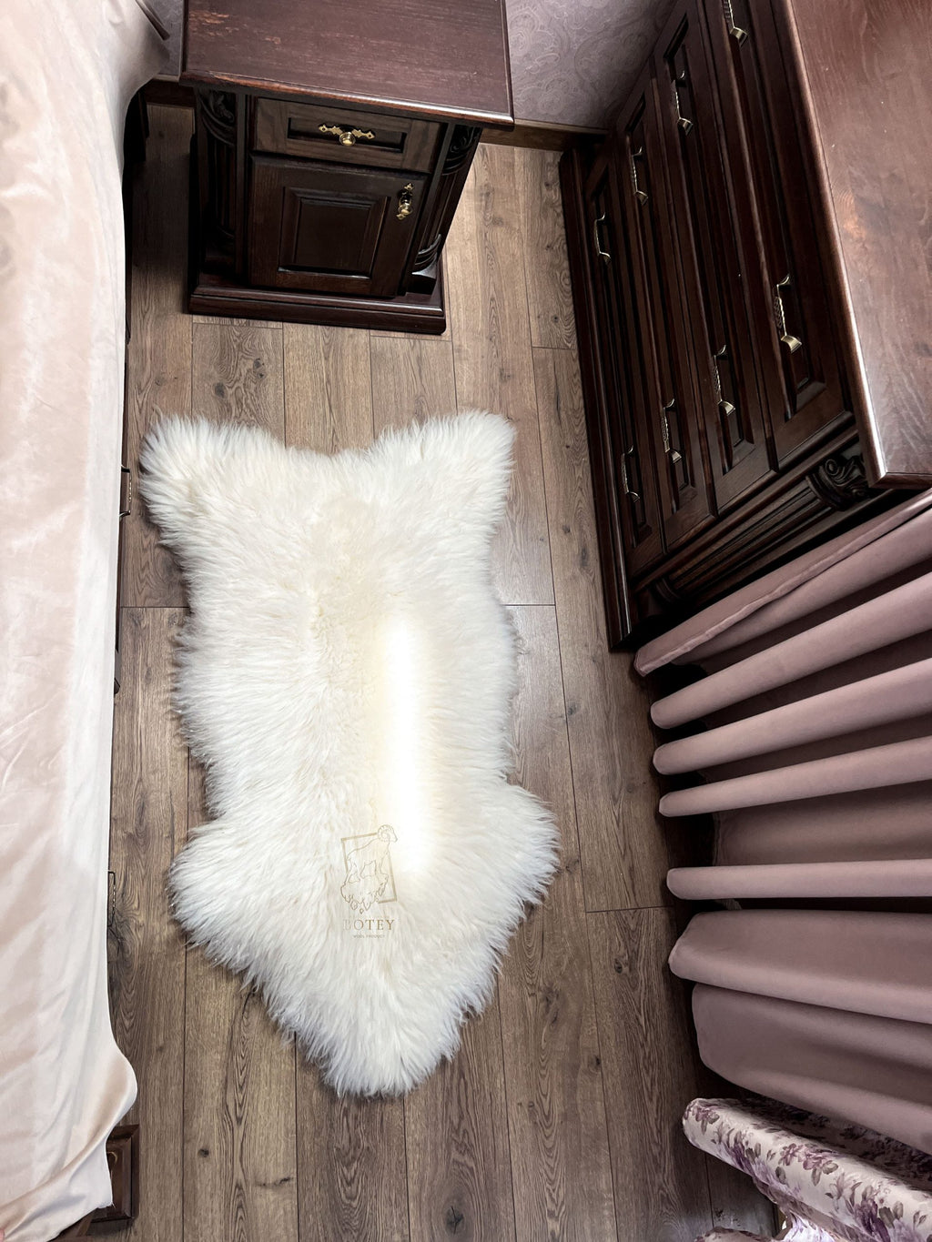 White Sheepskin “Snow White” 130×70 cm – Premium Long Wool Hide
