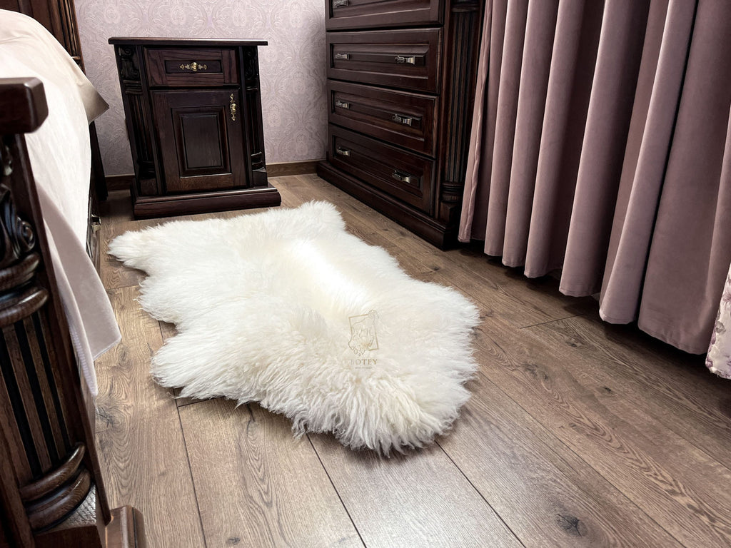 White Sheepskin “Snow White” 130×70 cm – Premium Long Wool Hide