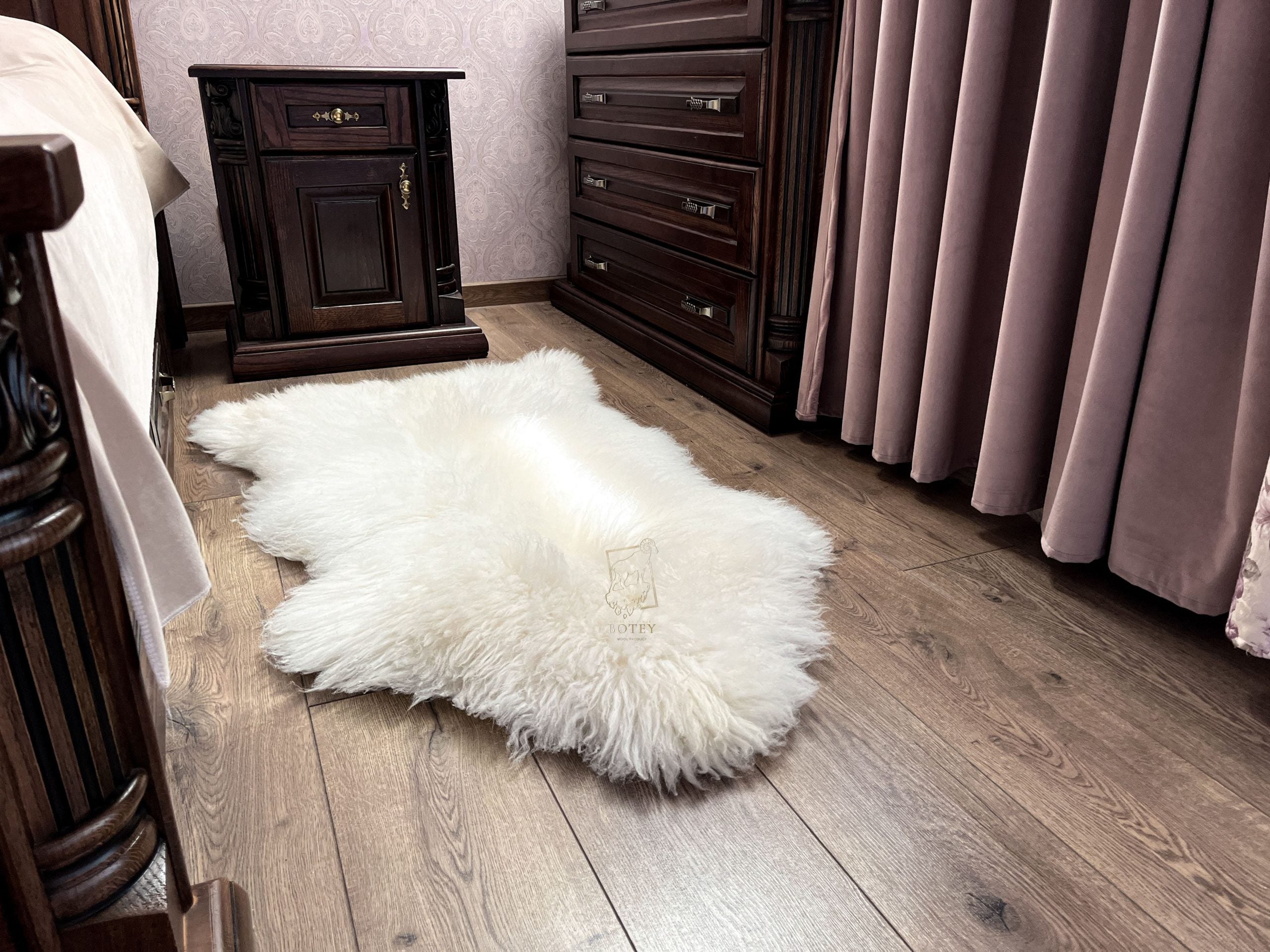 White Sheepskin “Snow White” 130×70 cm – Premium Long Wool Hide