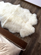 Large Patchwork Sheepskin Rug (150×200 cm) – Natural Fur Carpet