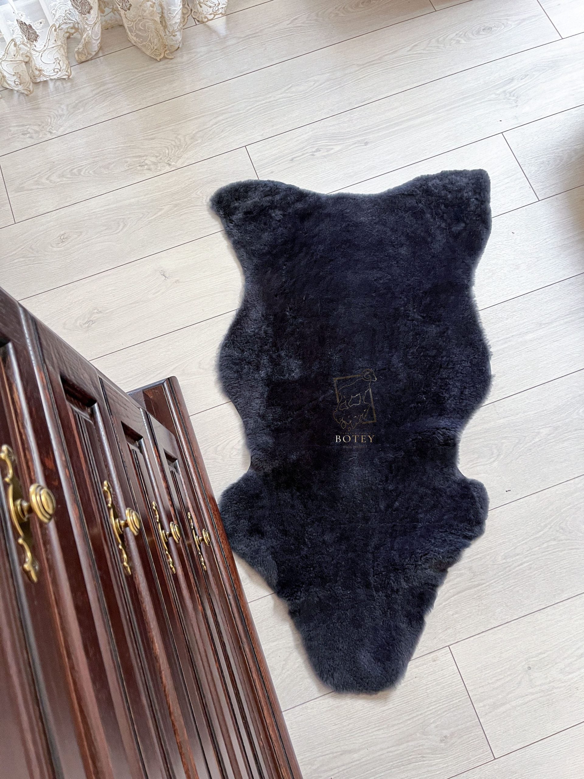 Grey Short Wool Sheepskin 110×60 cm – Natural Rug