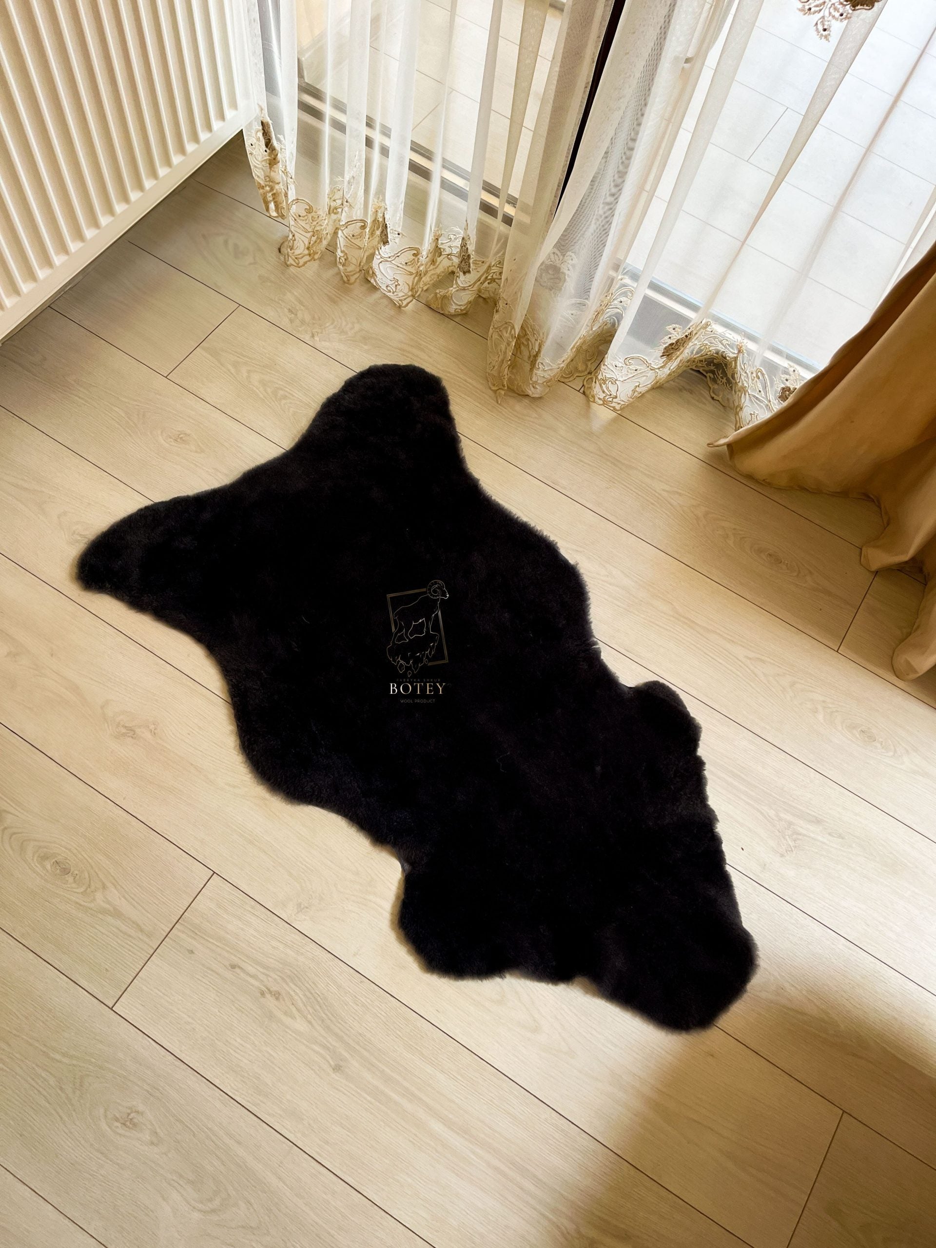 Black Short Wool Sheepskin 110×60 cm – Natural Rug