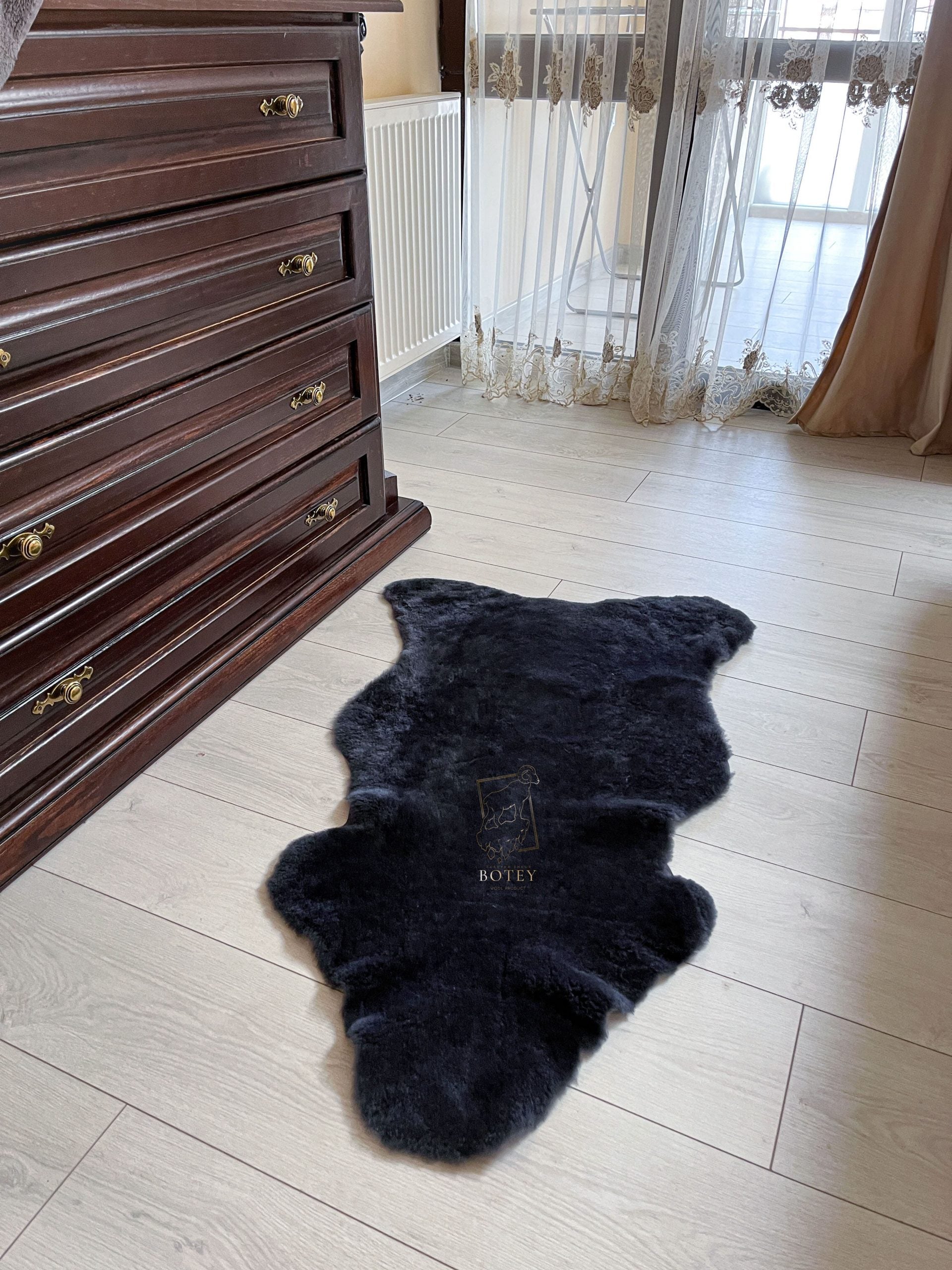 Grey Short Wool Sheepskin 110×60 cm – Natural Rug