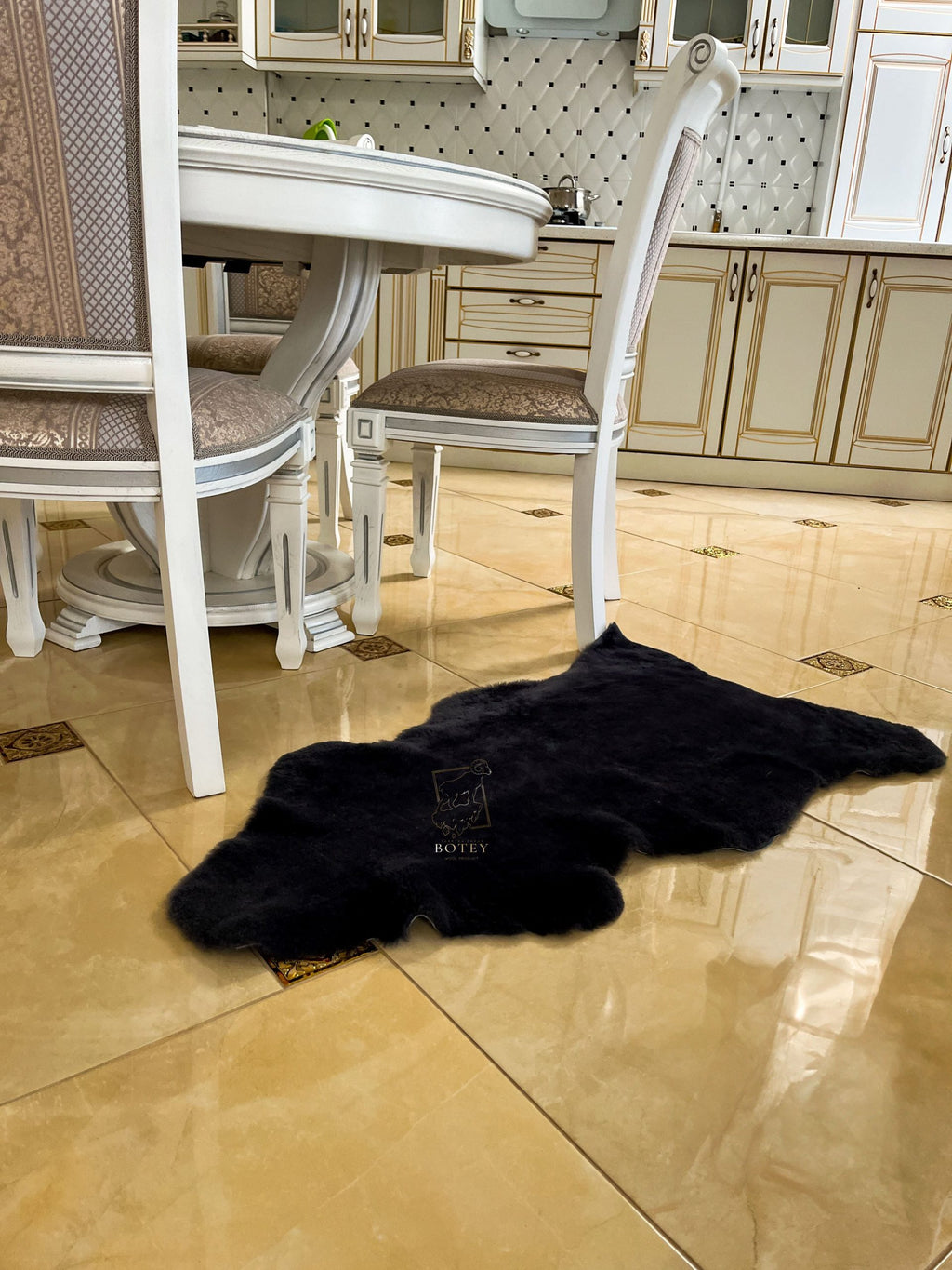 Black Short Wool Sheepskin 110×60 cm – Natural Rug