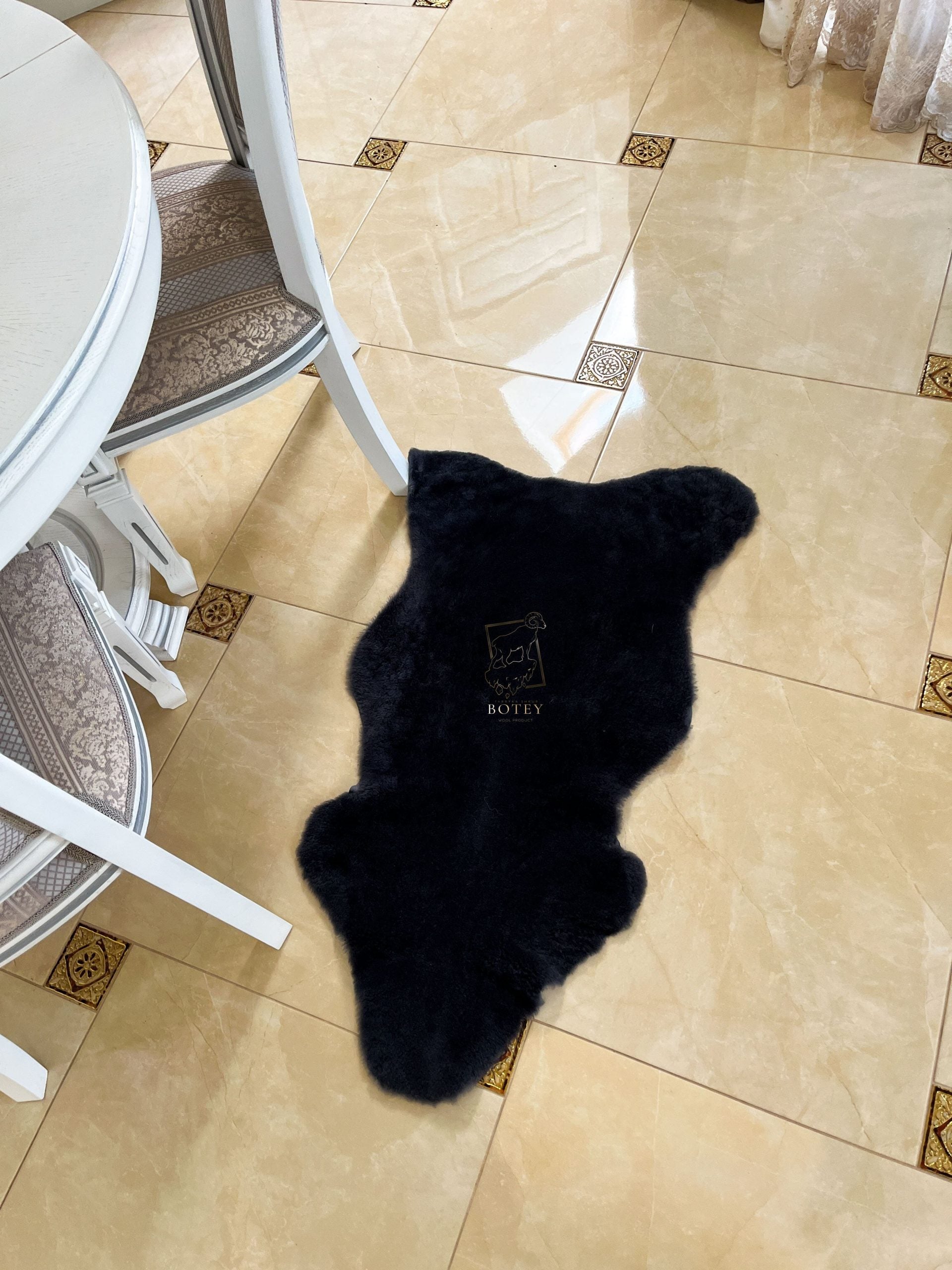 Black Short Wool Sheepskin 110×60 cm – Natural Rug
