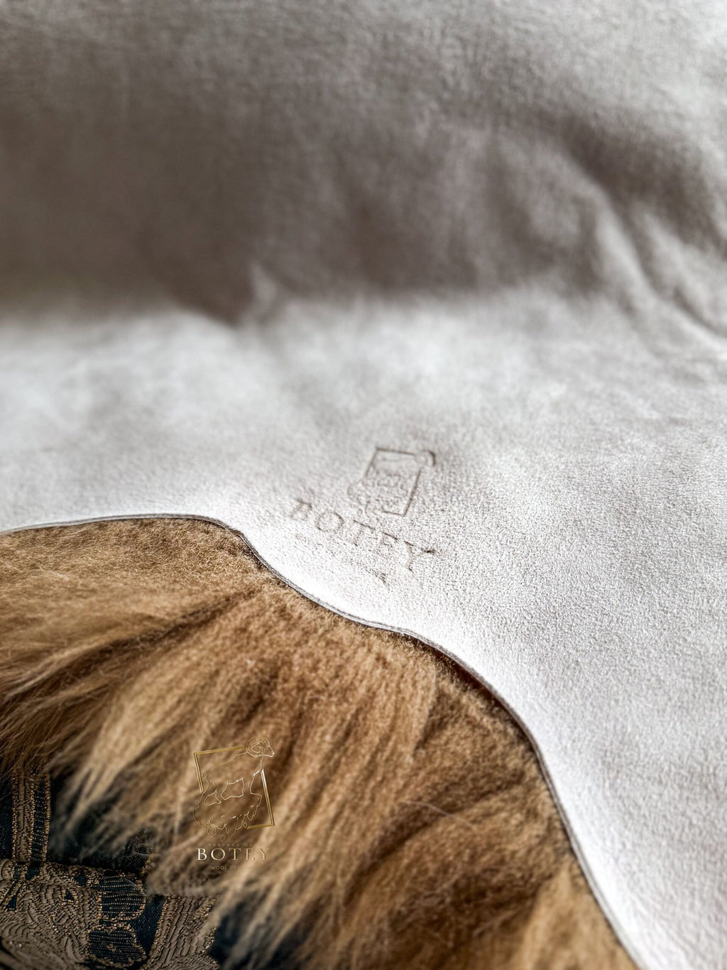 Caramel Sheepskin 110×60 cm – Natural Wool Rug
