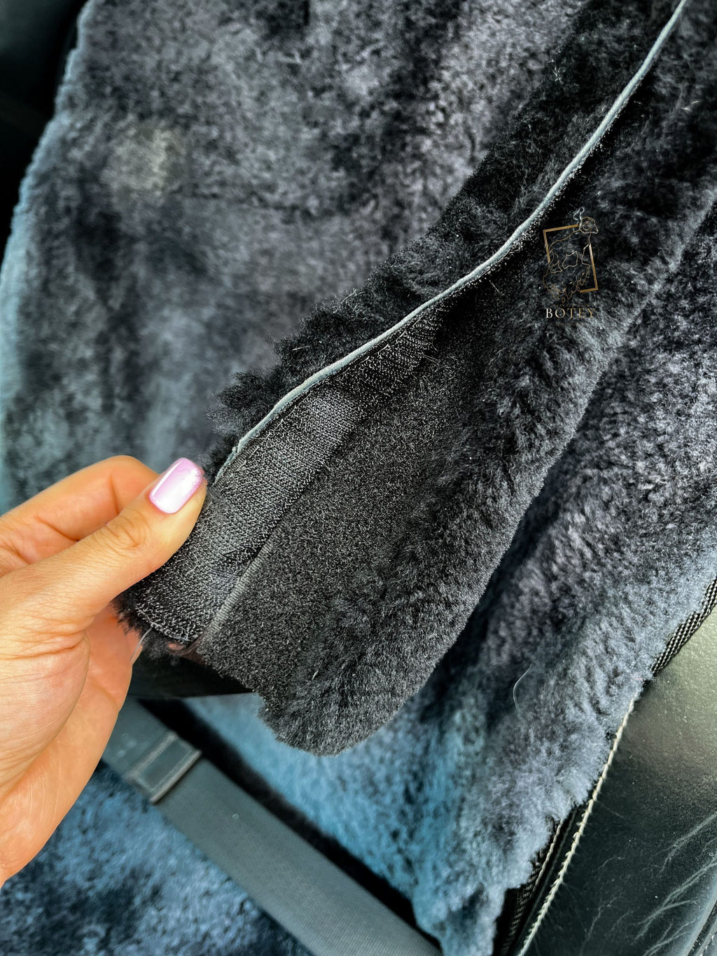 Sheepskin Seat Belt Covers Black – Natural Fur Universal Fit