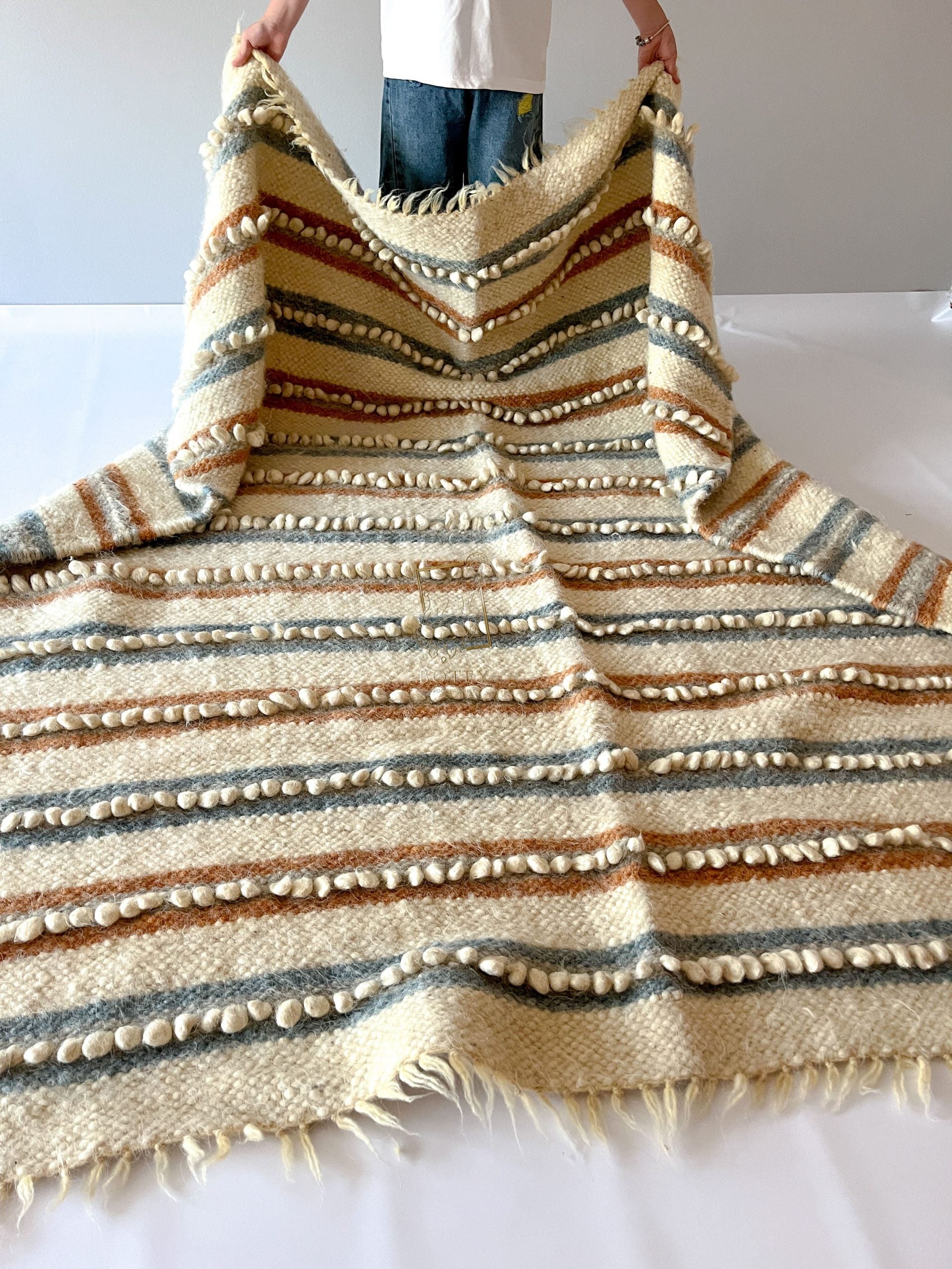 Carpathian Wool Blanket “Soft Bouclé” 190×220 cm – Premium Handmade Natural Wool