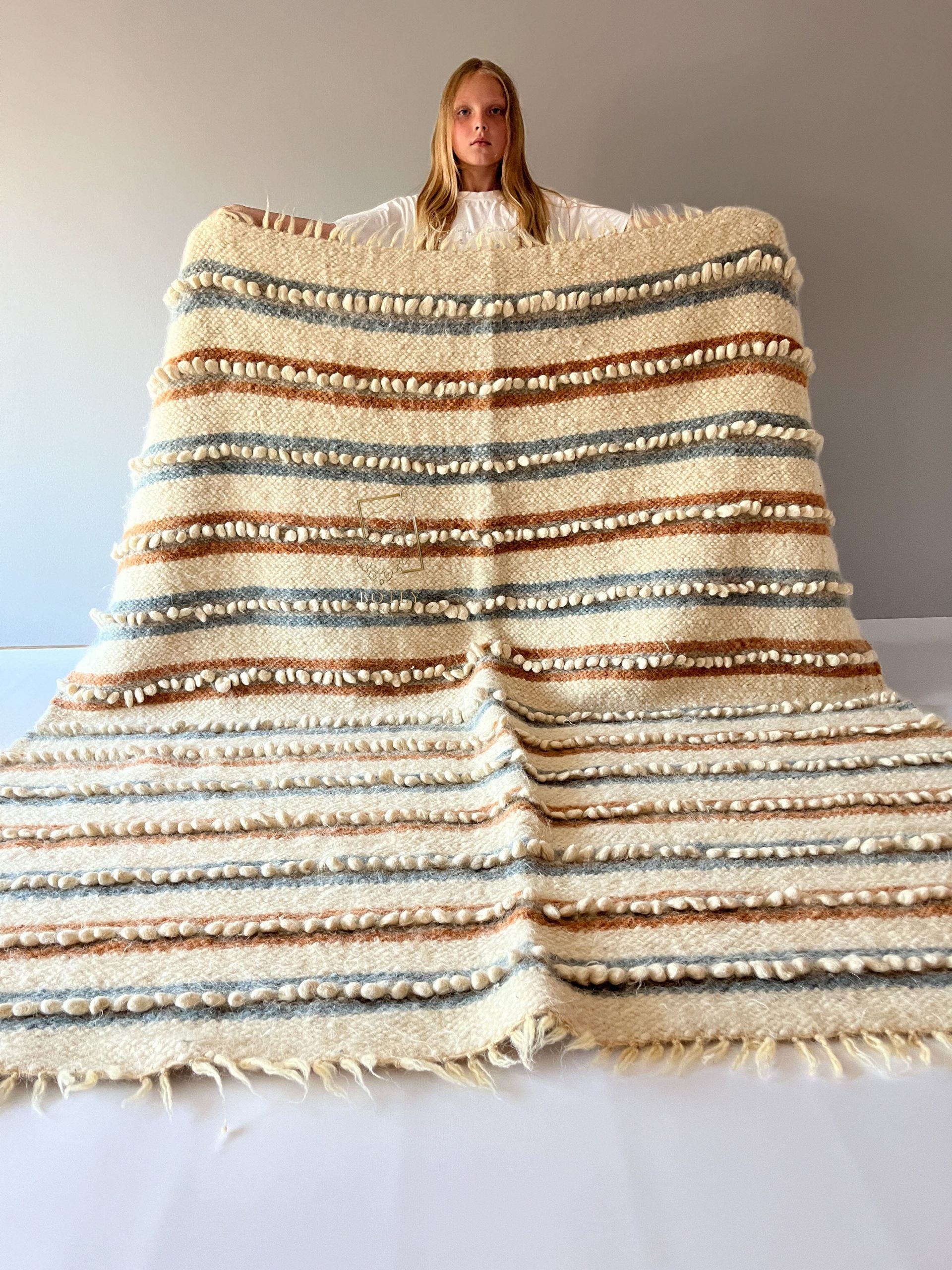 Carpathian Wool Blanket “Soft Bouclé” 190×220 cm – Premium Handmade Natural Wool