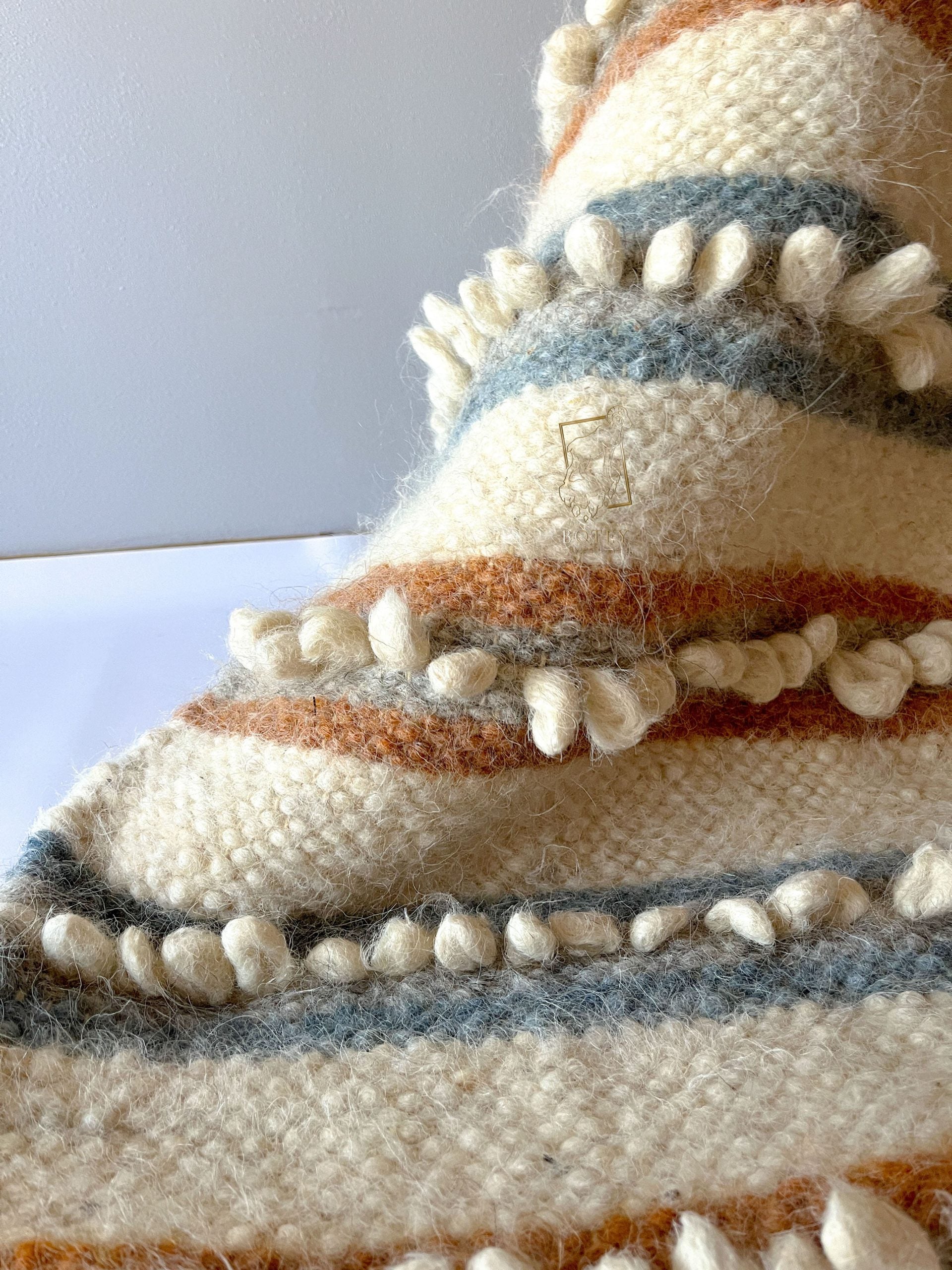 Carpathian Wool Blanket “Soft Bouclé” 190×220 cm – Premium Handmade Natural Wool