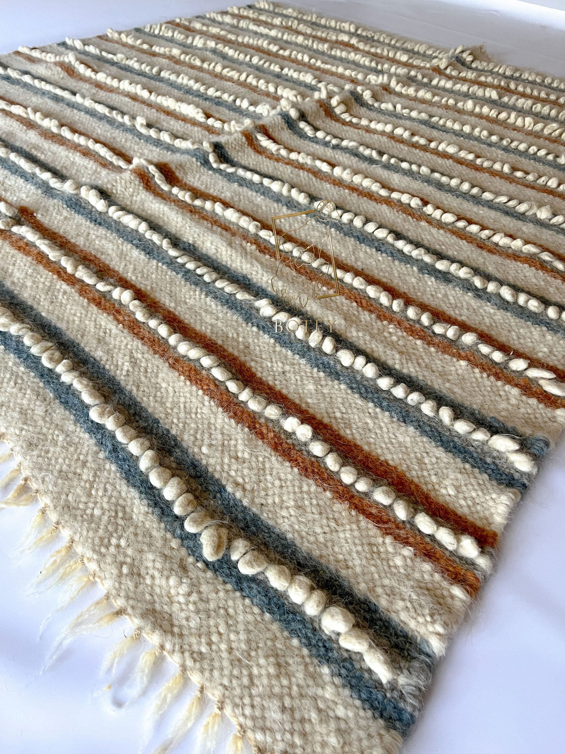 Carpathian Wool Blanket “Soft Bouclé” 190×220 cm – Premium Handmade Natural Wool